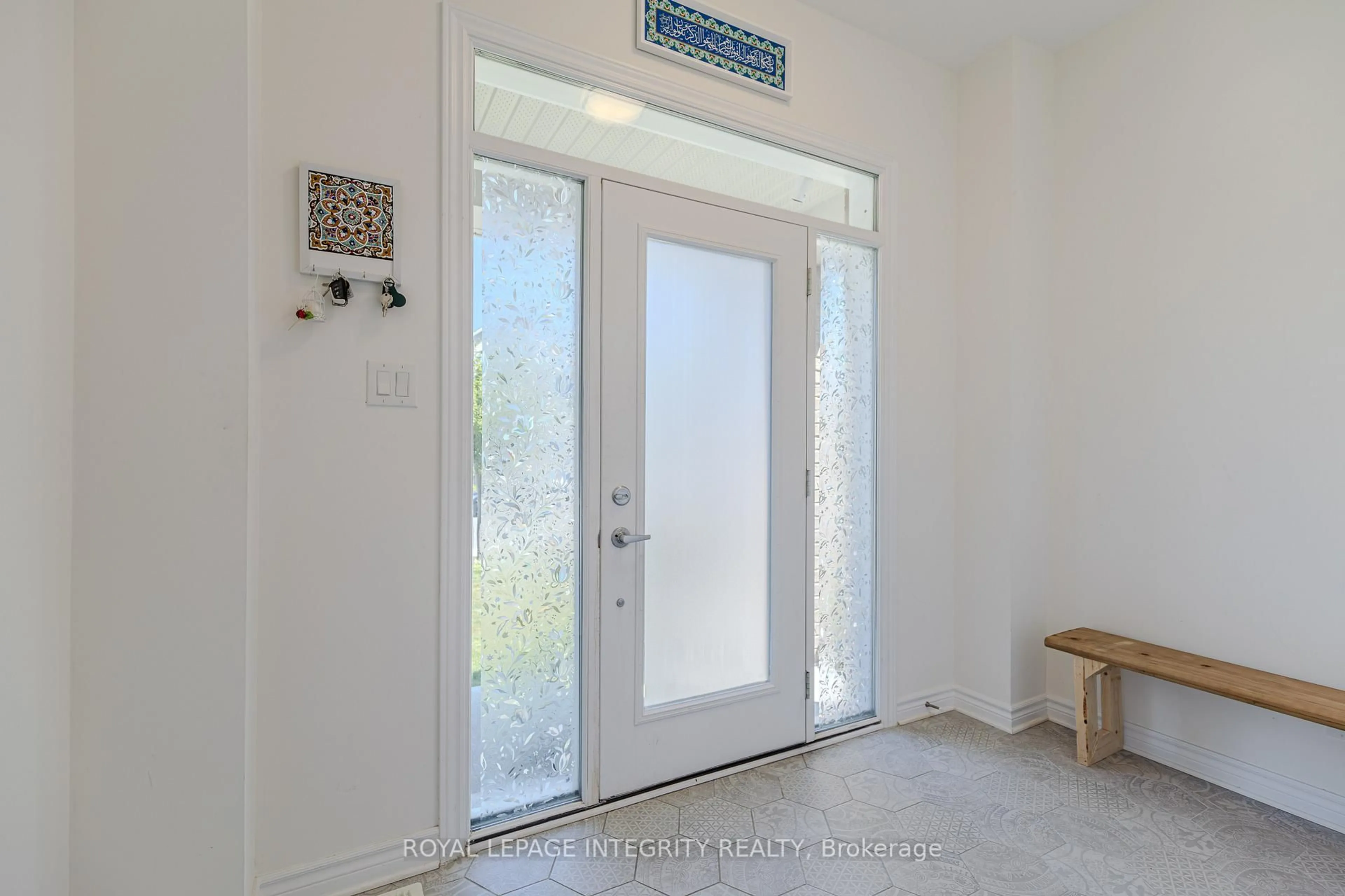Indoor entryway for 772 Samantha Eastop Ave, Ottawa Ontario K2S 0Z9
