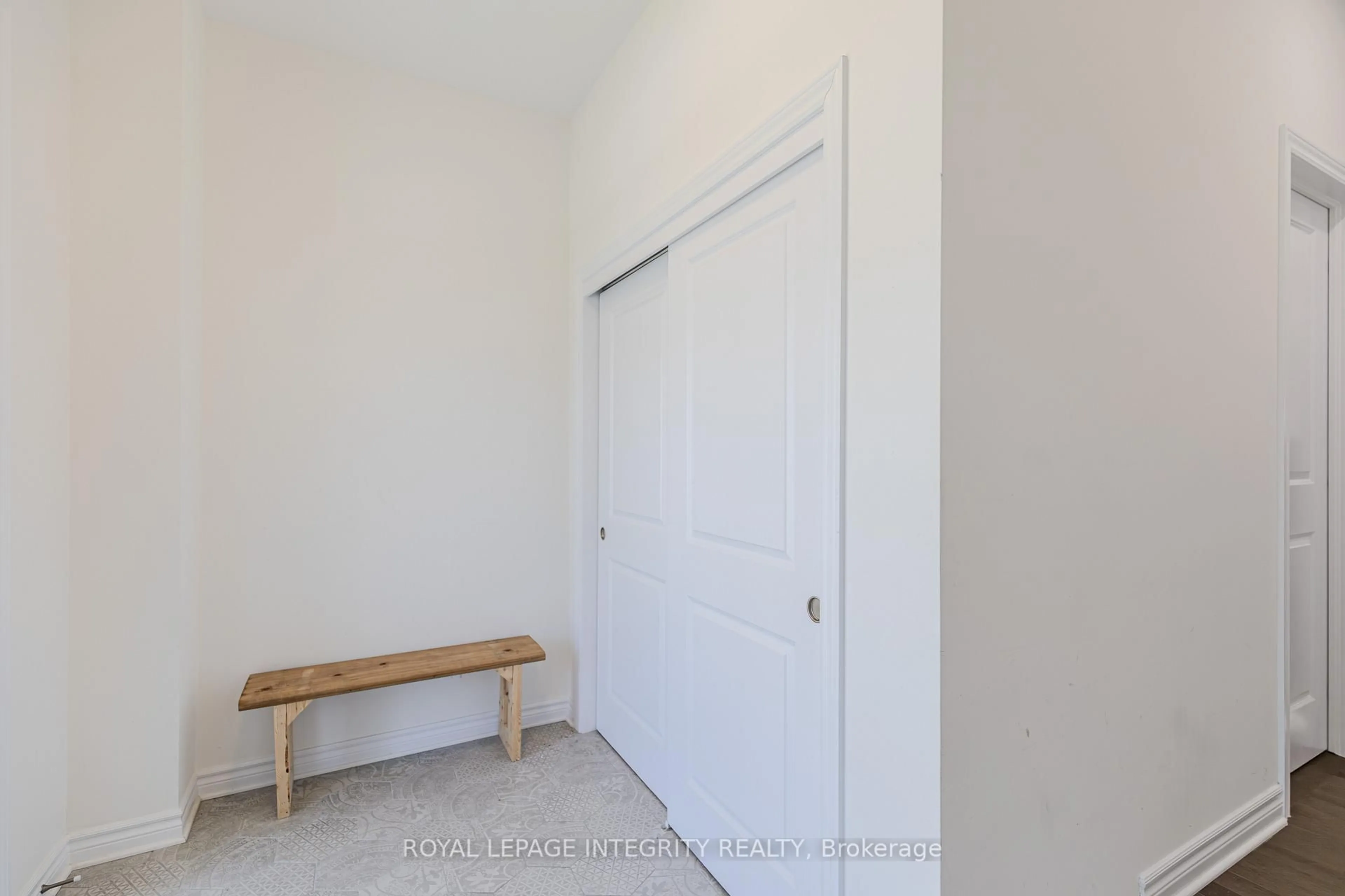 Indoor entryway for 772 Samantha Eastop Ave, Ottawa Ontario K2S 0Z9