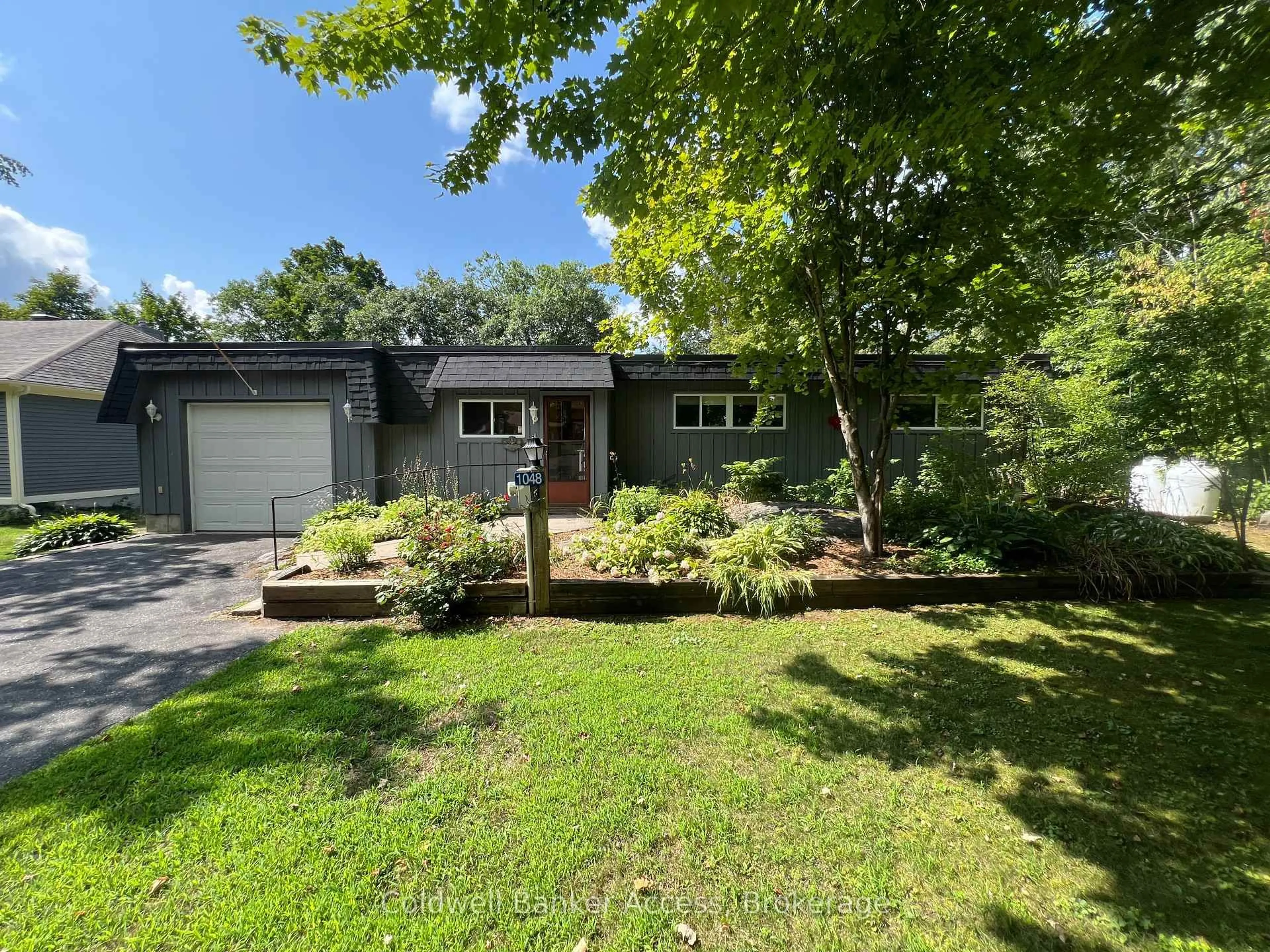 A pic from outside/outdoor area/front of a property/back of a property/a pic from drone, street for 1048 Gordon St, Muskoka Lakes Ontario P0C 1A0