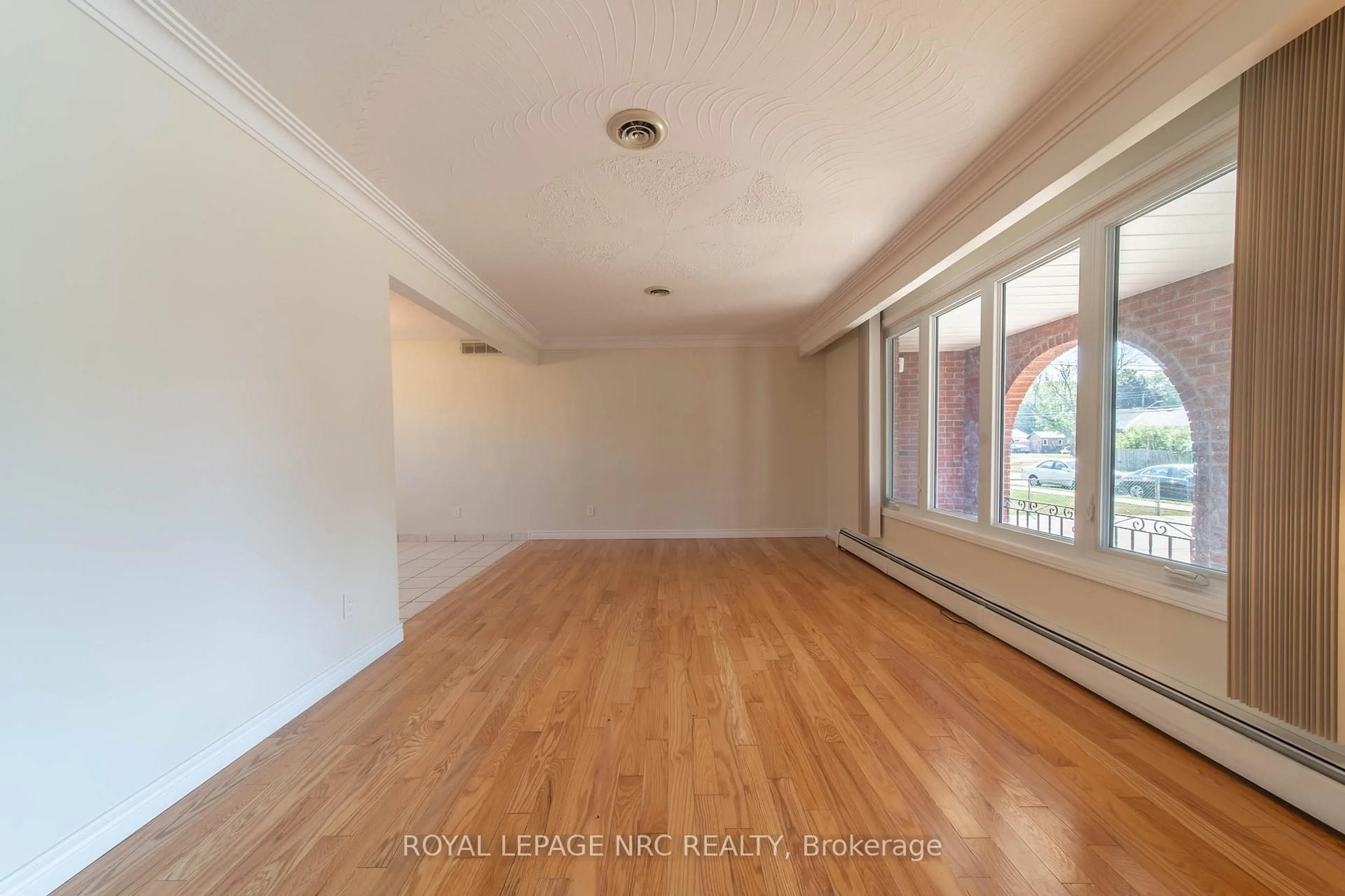 A pic of a room for 7797 Mulhern St, Niagara Falls Ontario L2H 1B6