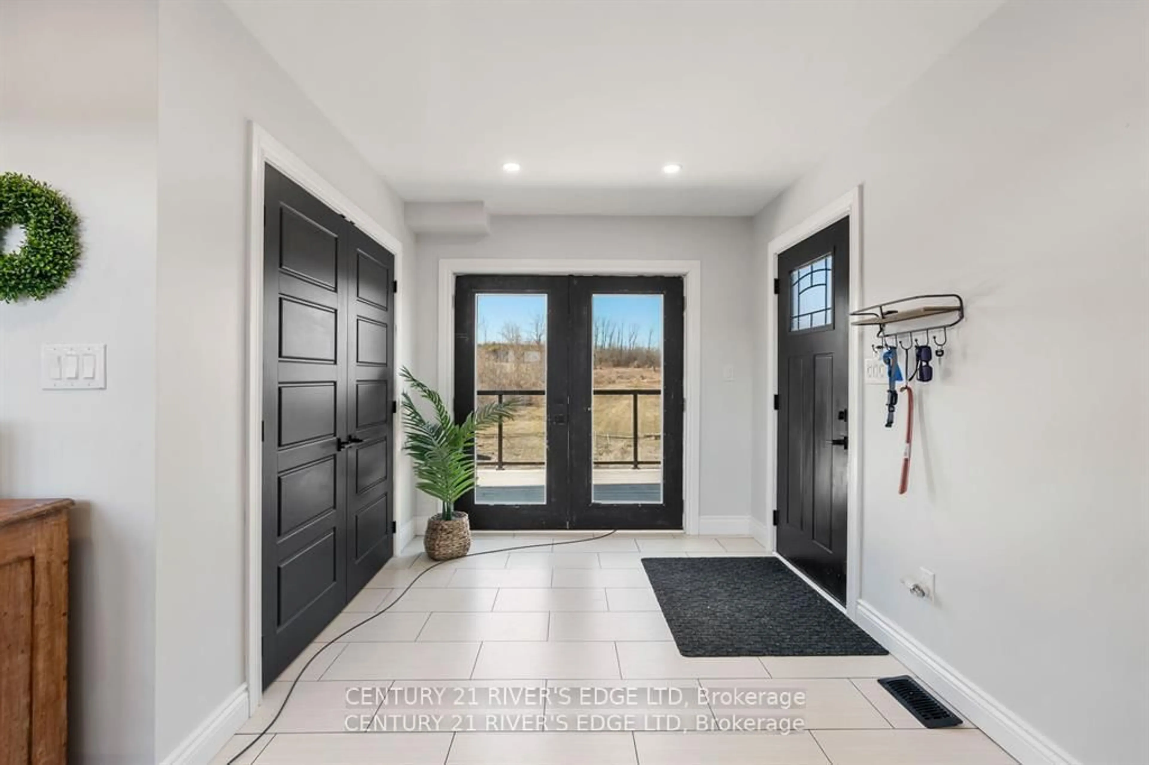 Indoor entryway for 10115 County Rd 2 Rd, South Dundas Ontario K0E 1K0