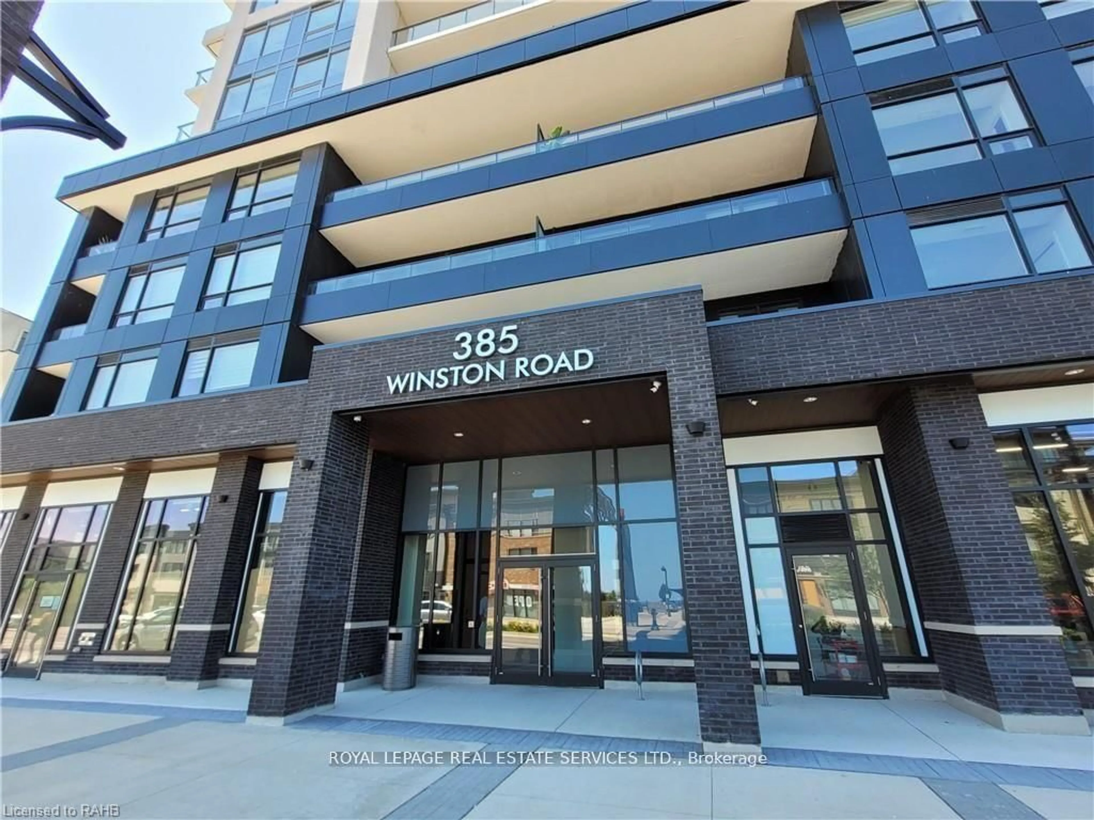 Indoor foyer for 385 WINSTON Rd #1702, Grimsby Ontario L3M 4E8