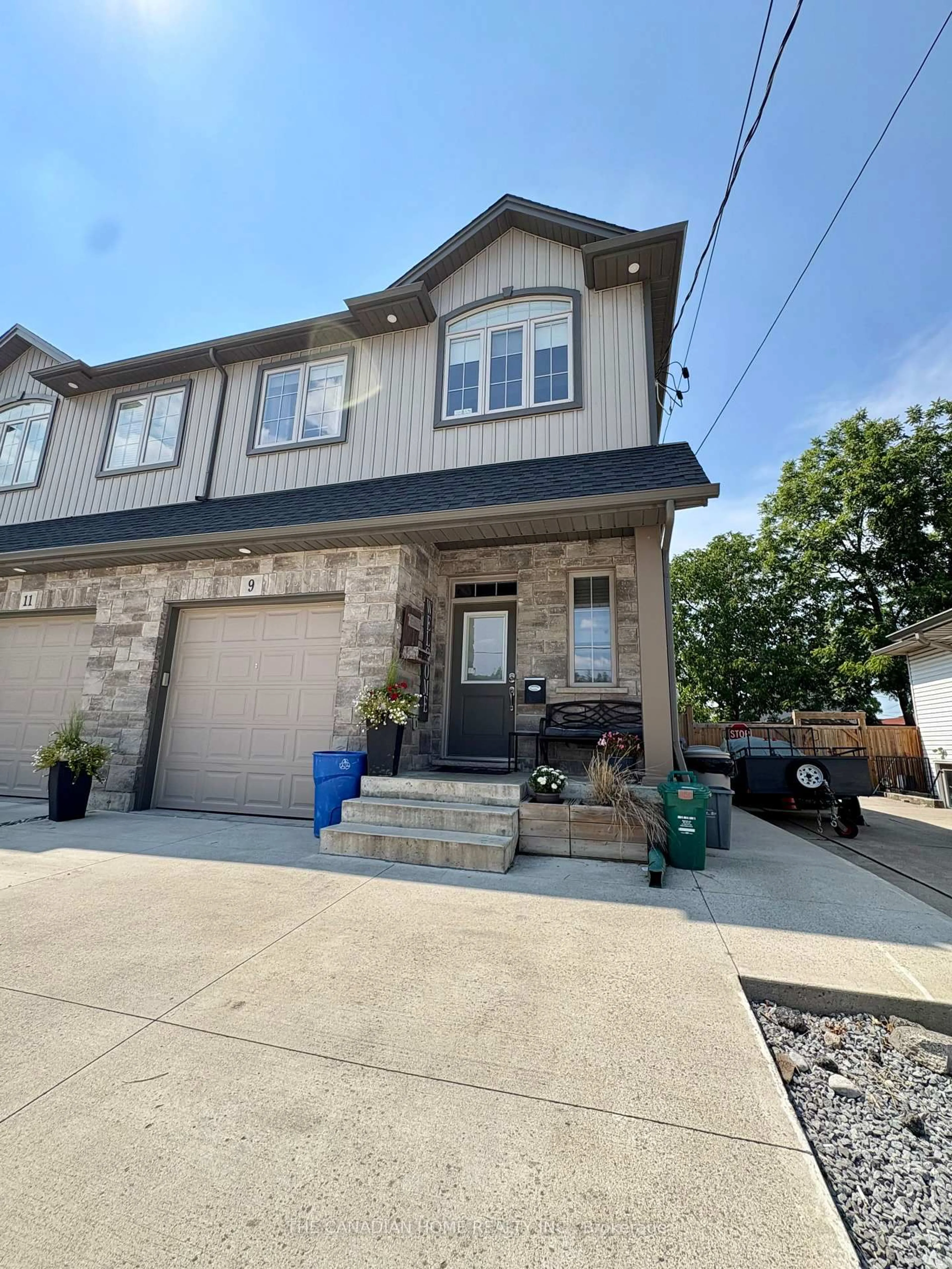 Home with brick exterior material, street for 9 Patricia St, Thorold Ontario L2V 3V8