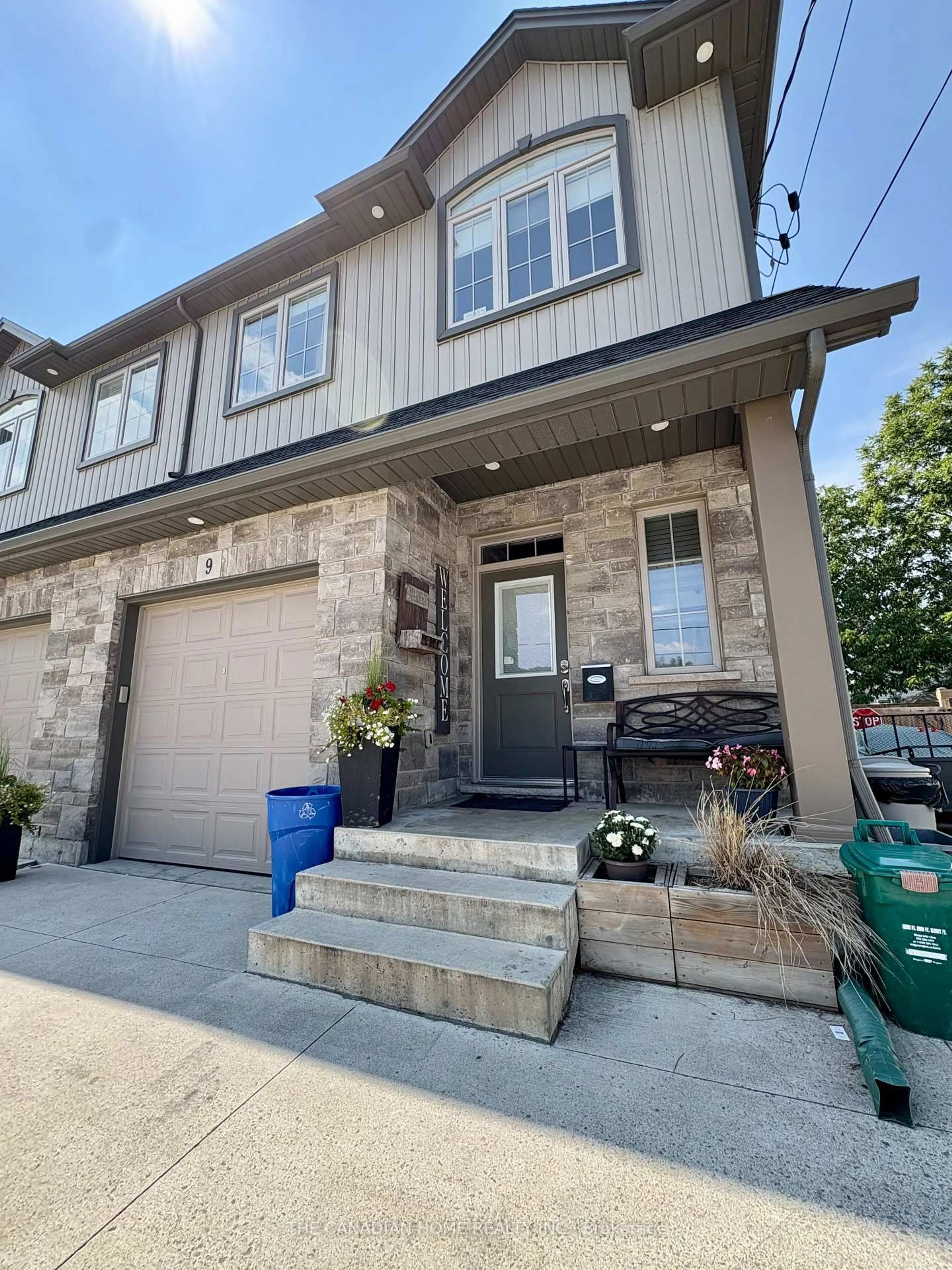 Home with brick exterior material, street for 9 Patricia St, Thorold Ontario L2V 3V8