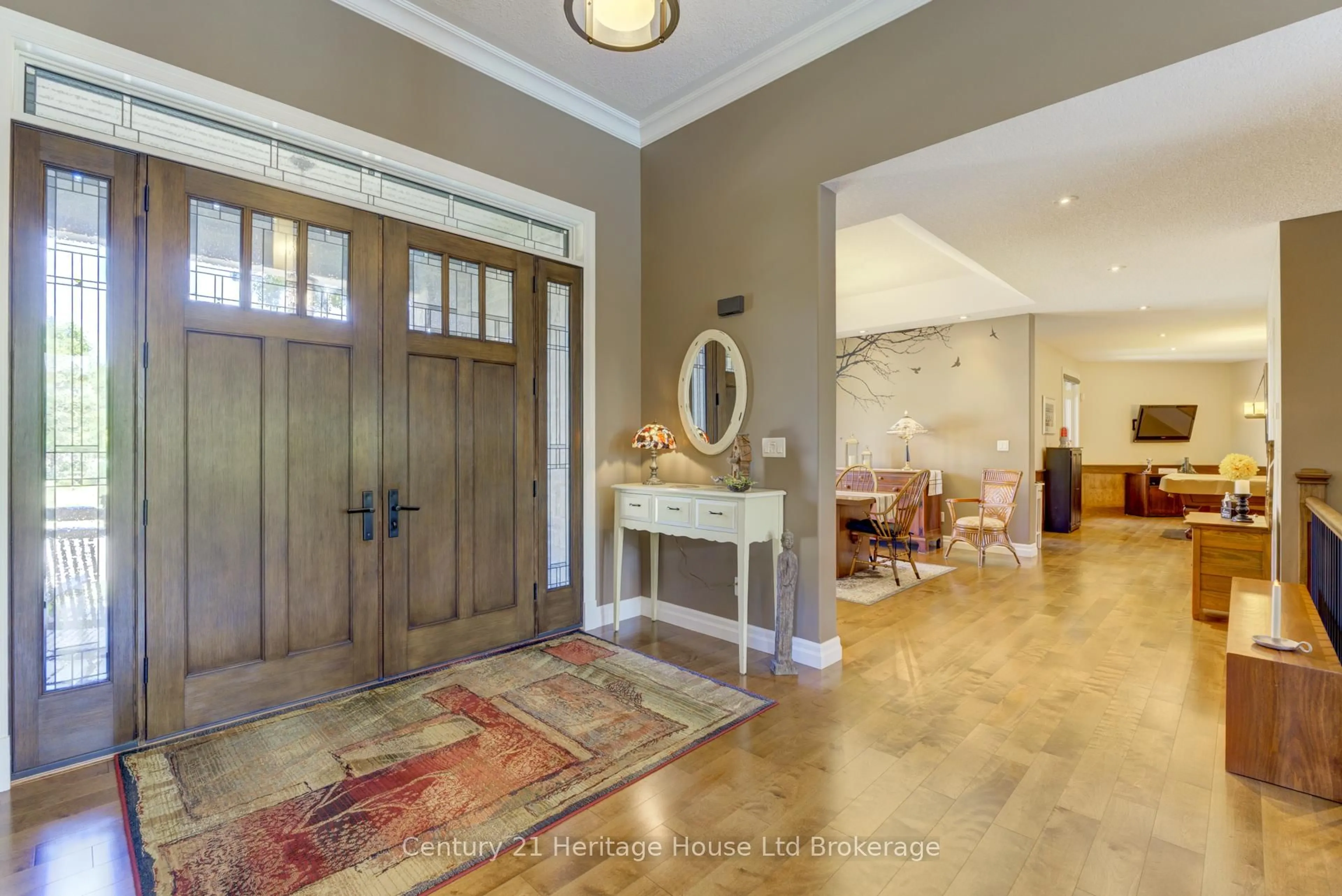 Indoor foyer for 563 Lakeview Dr, Woodstock Ontario N4T 0C7