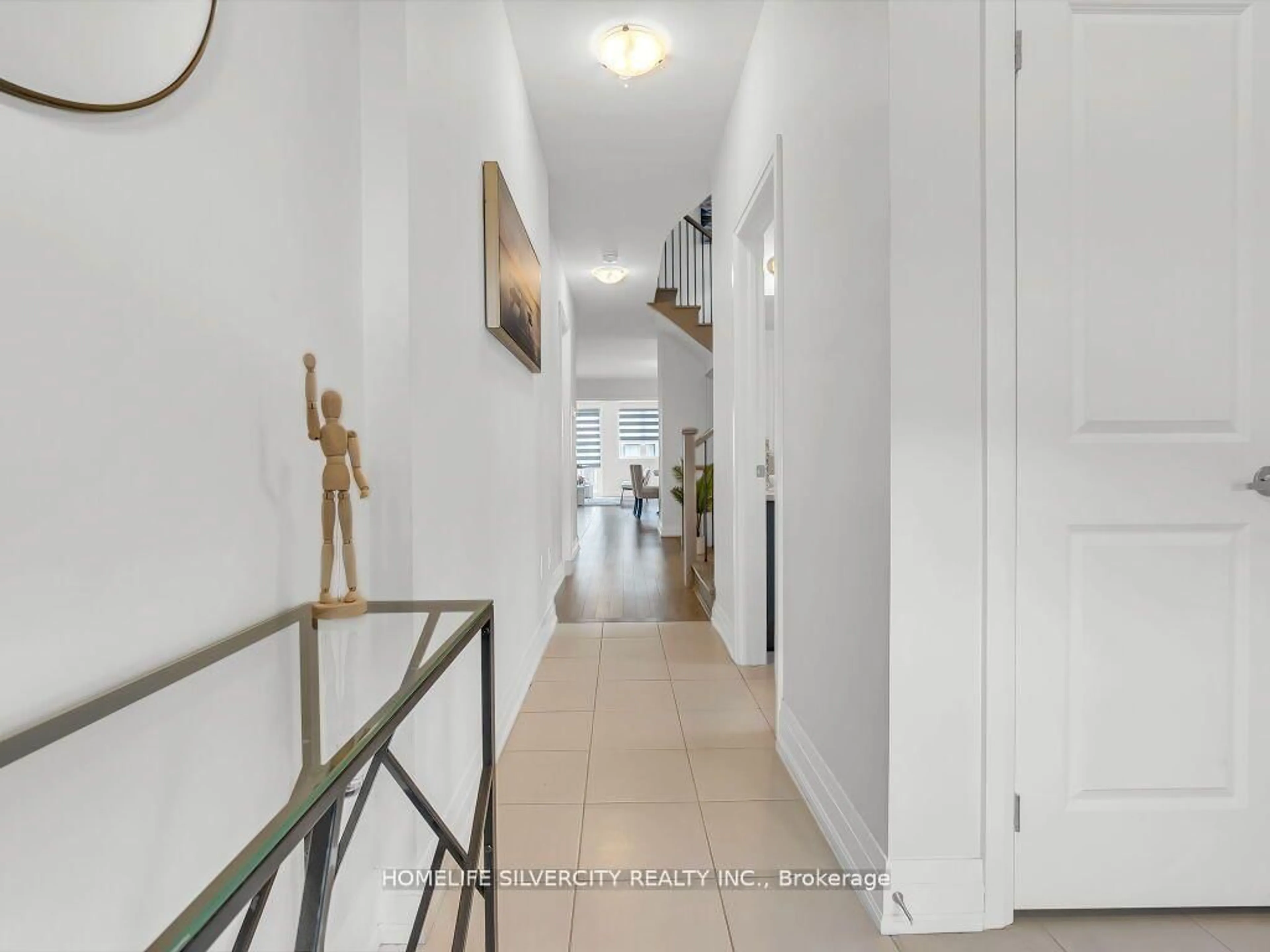 Indoor foyer for 269 Harwood Ave, Woodstock Ontario N4T 0P4