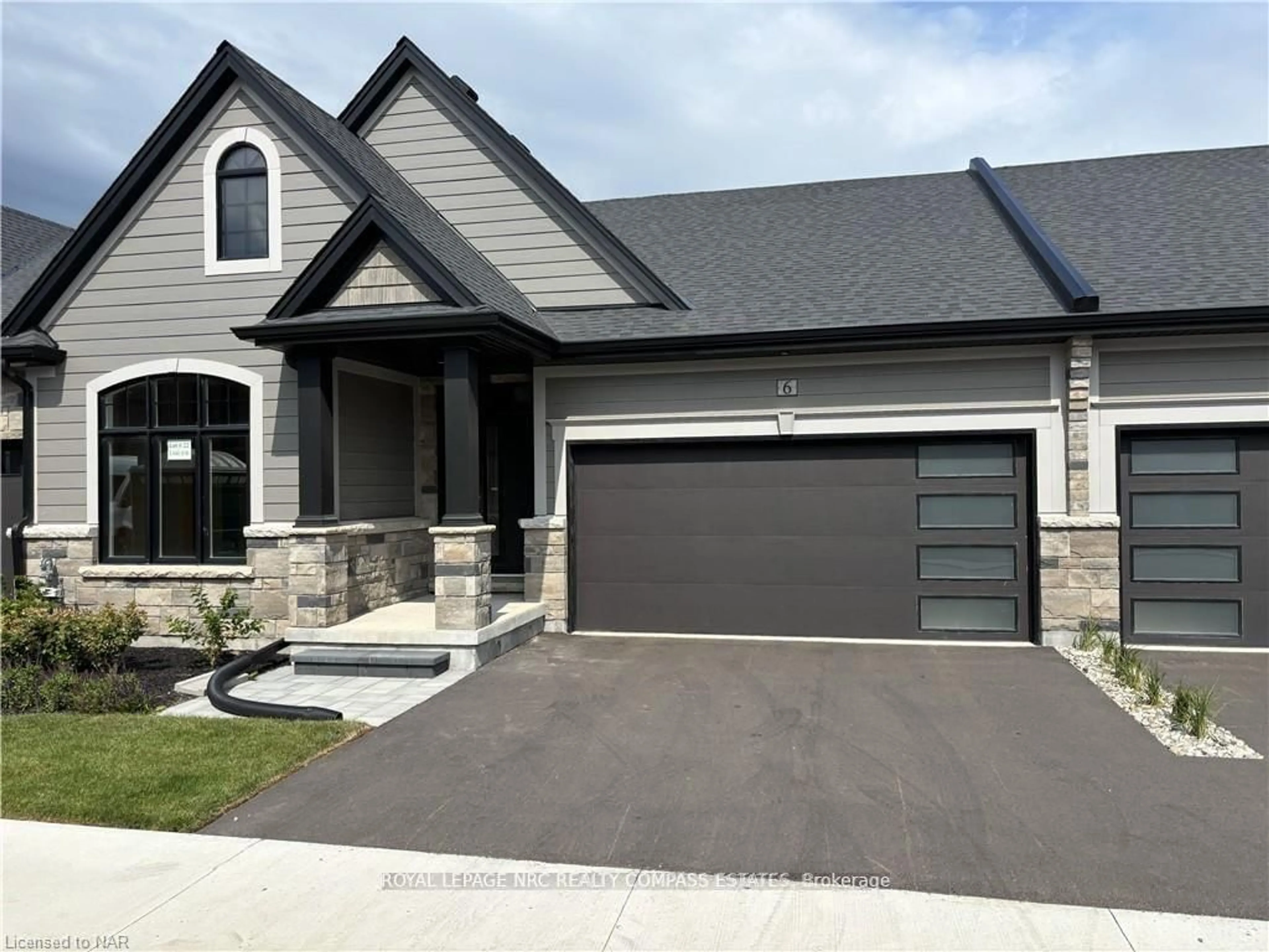 Home with vinyl exterior material, street for 4 SUNHAVEN Lane, Niagara-on-the-Lake Ontario L0S 1T0