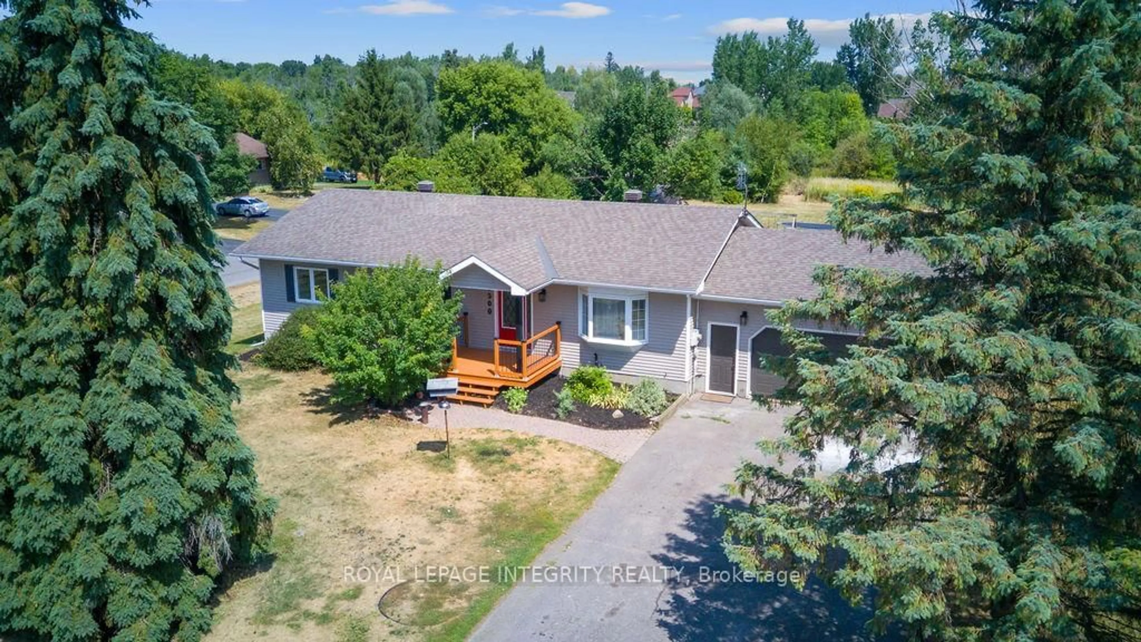 A pic from outside/outdoor area/front of a property/back of a property/a pic from drone, street for 1500 Blue Rock Ave, Kars Ontario K0A 2E0