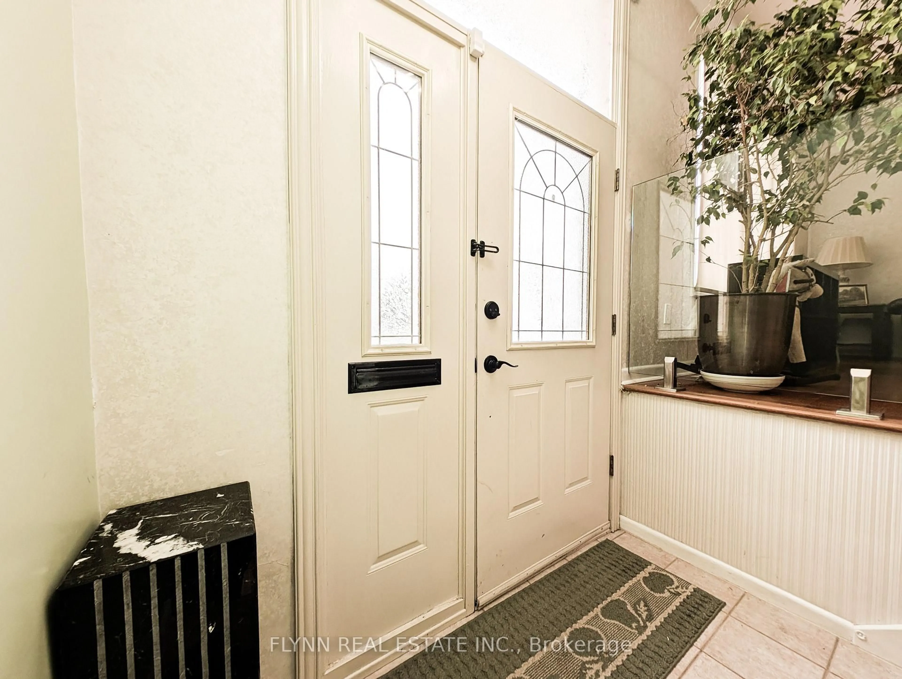 Indoor entryway for 3399 CATTELL Dr, Niagara Falls Ontario L2G 6N3