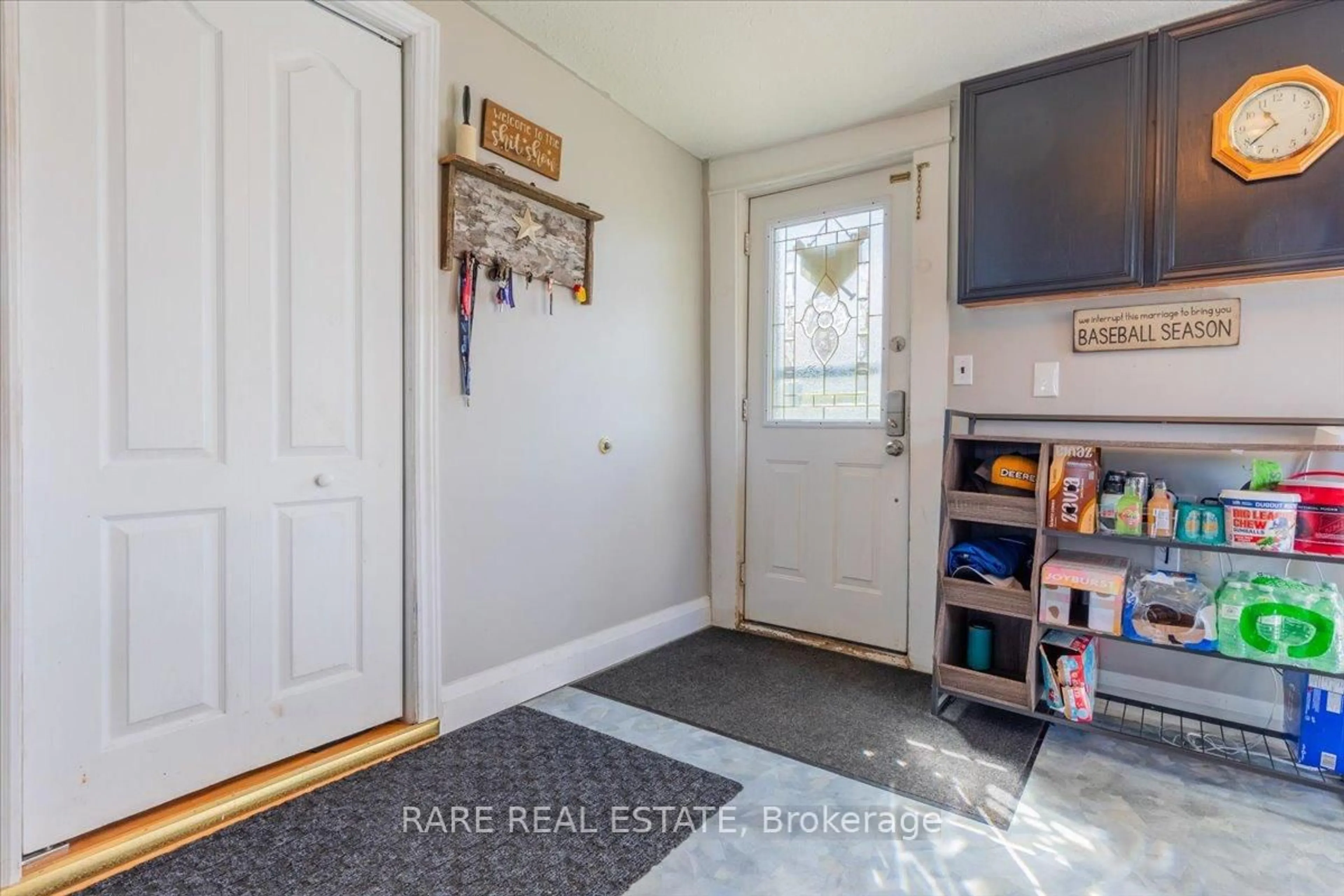 Indoor entryway for 62 MILL Lane, Melancthon Ontario L9V 2T9