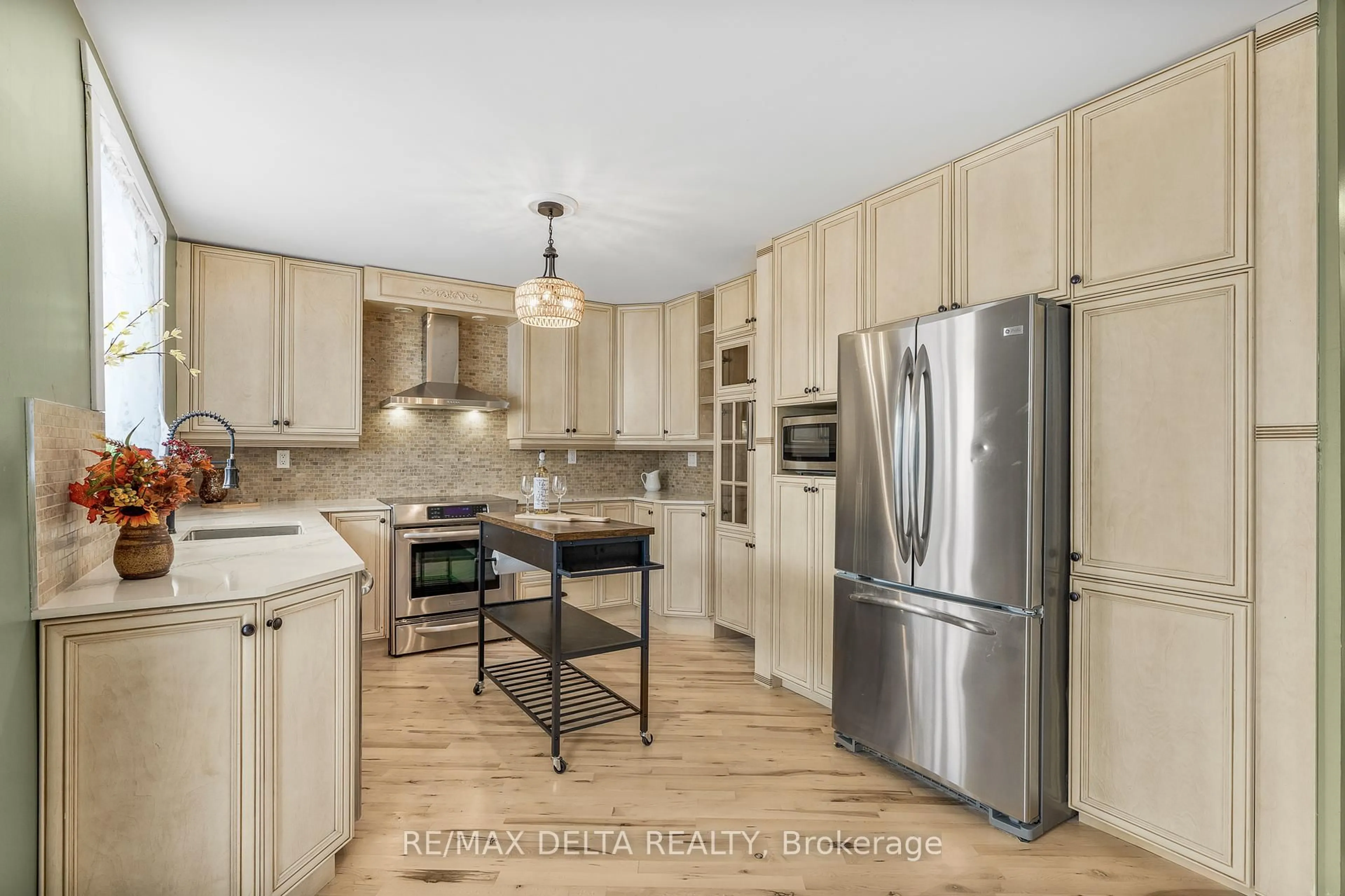 Open concept kitchen, unknown for 637 County Road 9 Rd, Alfred and Plantagenet Ontario K0B 1L0