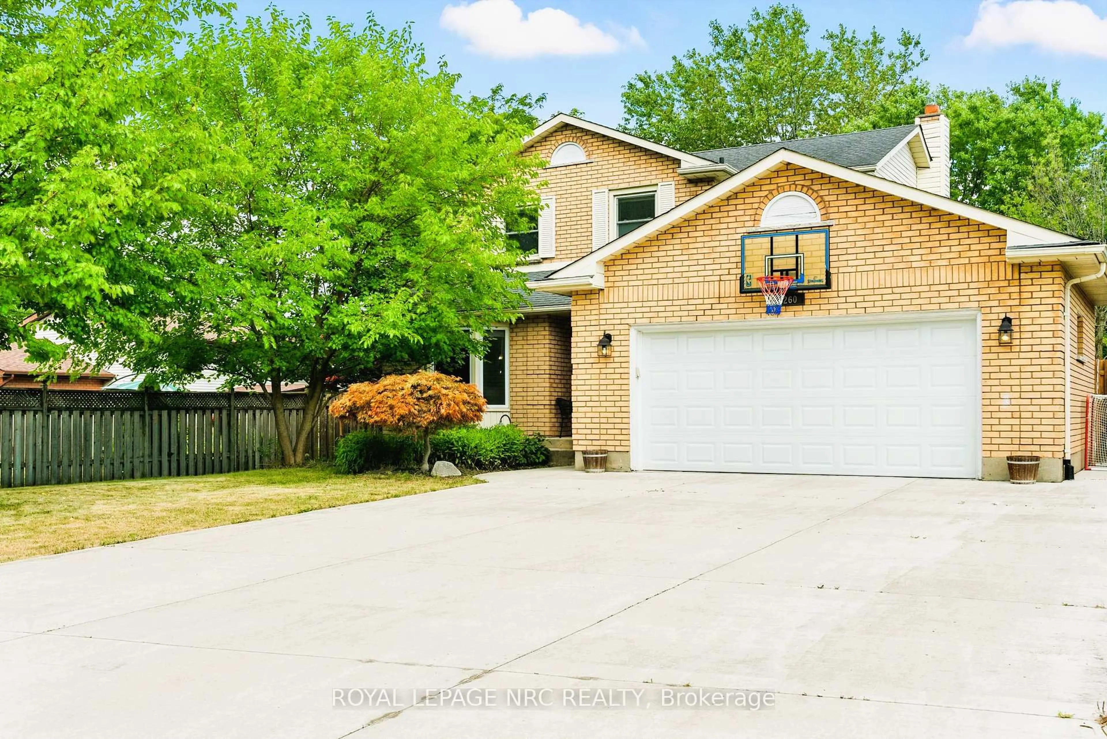 Home with brick exterior material, street for 260 Gadsby Ave, Welland Ontario L3C 6N5
