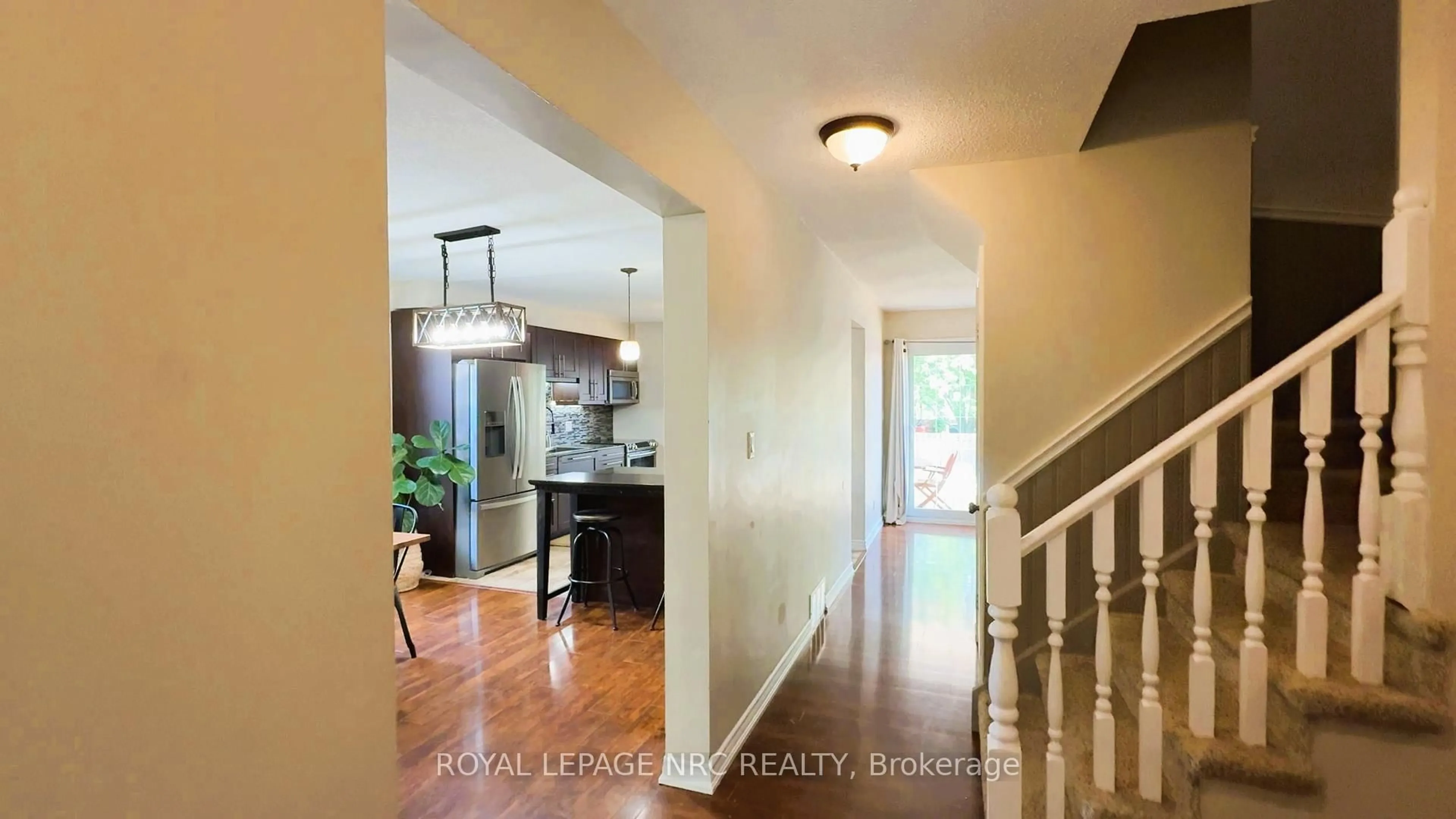 Indoor entryway for 260 Gadsby Ave, Welland Ontario L3C 6N5