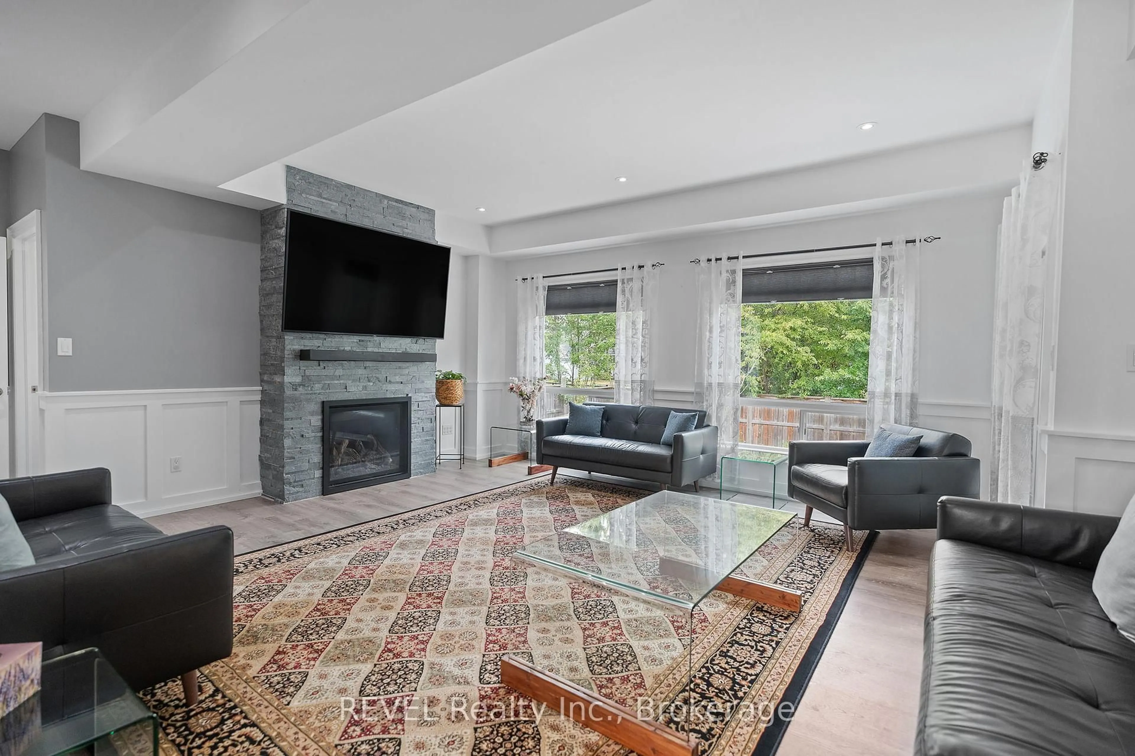 Living room with furniture, ceramic/tile floor for 1018 Kerby St, Fort Erie Ontario L2A 0B9