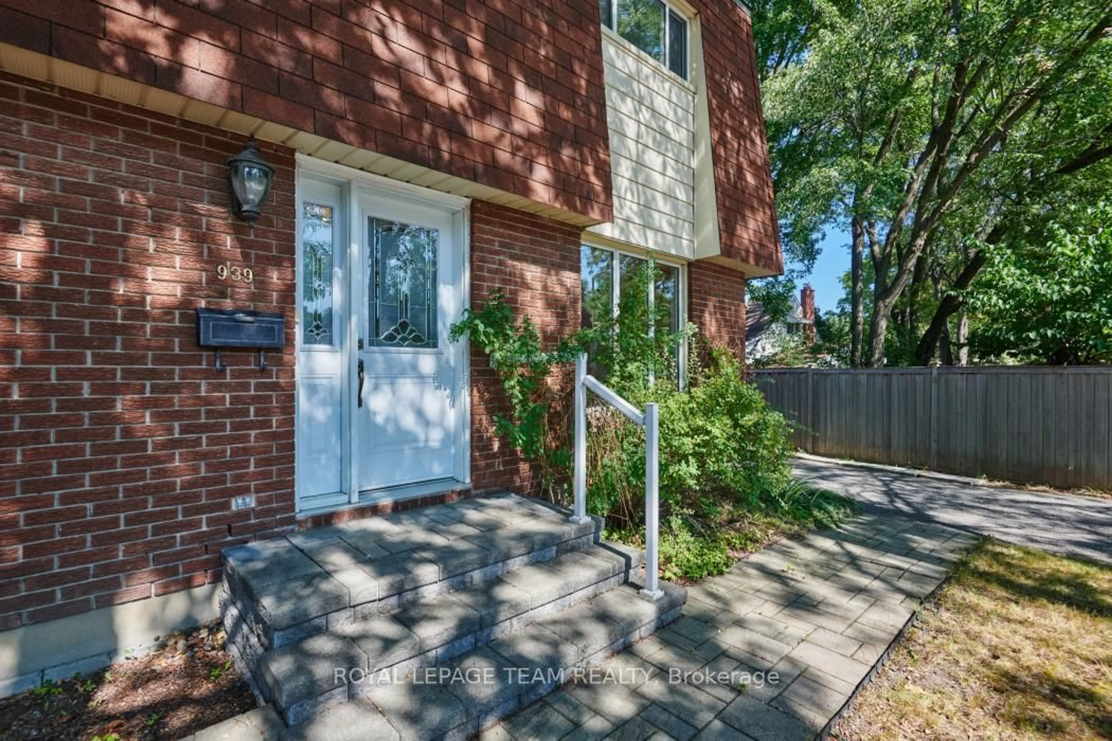 Unknown for 939 Kirkwood Ave, Ottawa Ontario K1Z 8N1