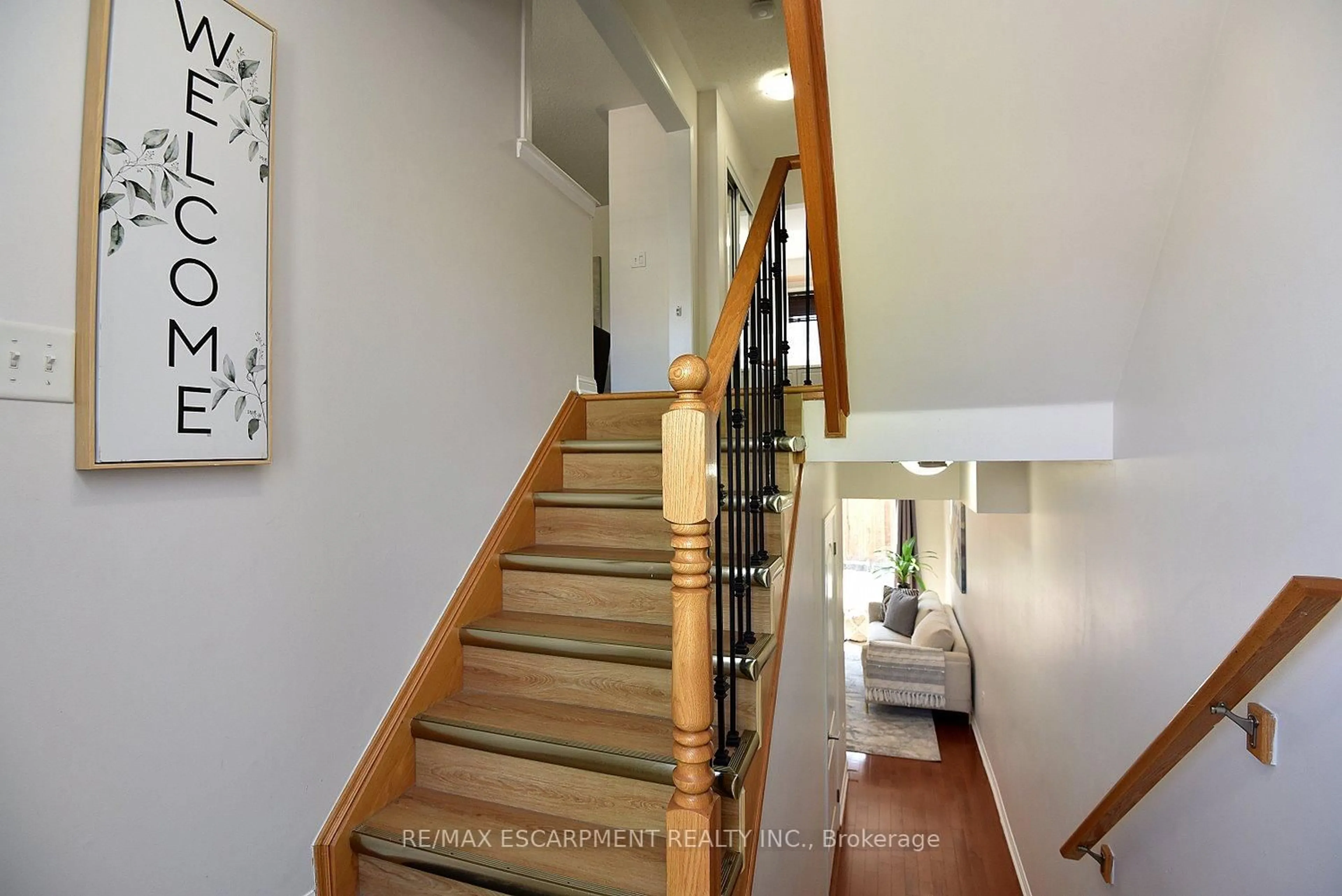 Indoor foyer for 45 Ohara Lane, Hamilton Ontario L9K 0C7