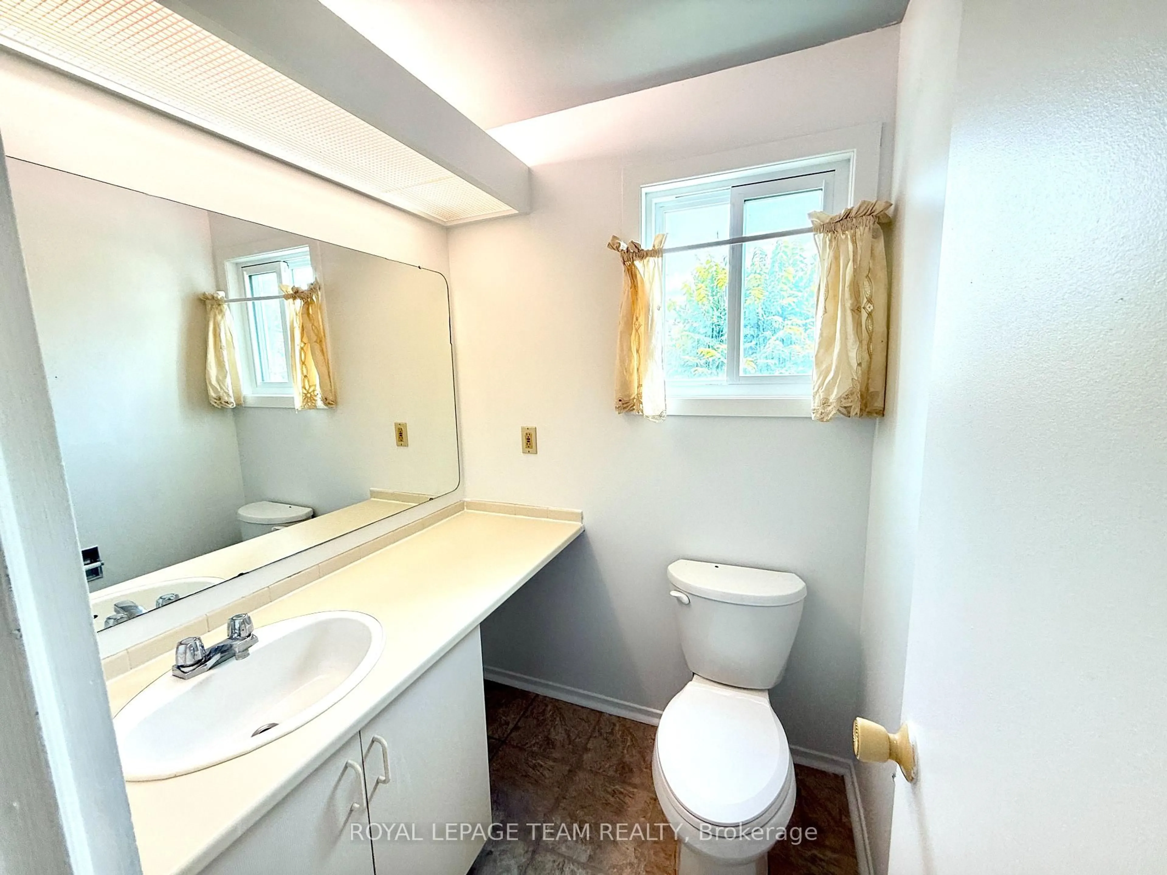 Standard bathroom, unknown for 14 Castlebrook Lane #A, Ottawa Ontario K2G 5G4