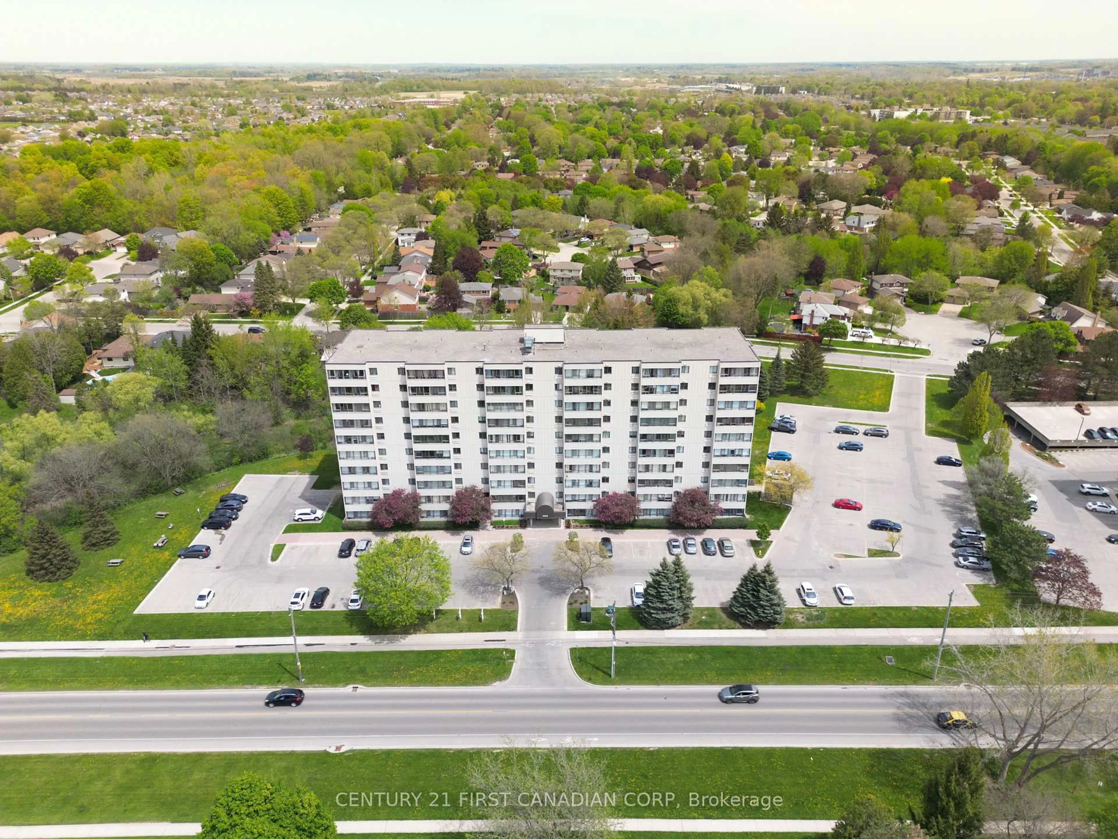 A pic from outside/outdoor area/front of a property/back of a property/a pic from drone, unknown for 811-1600 Adelaide St, London North Ontario N5X 3H6
