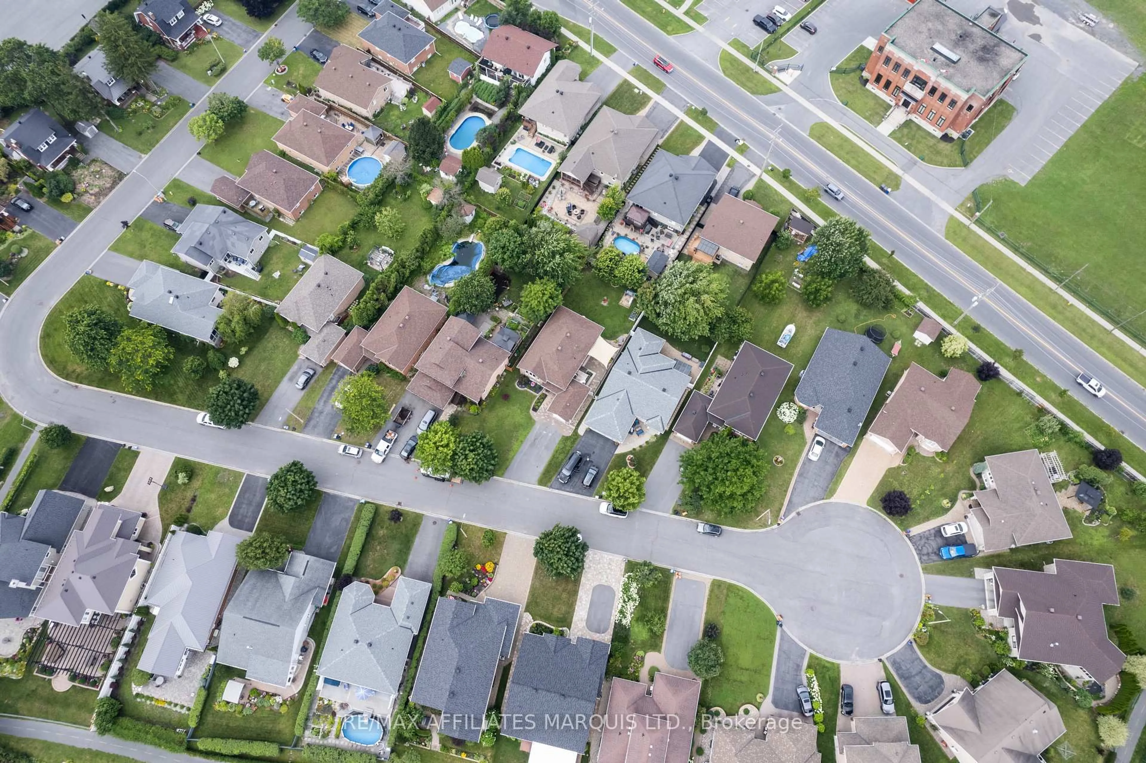 A pic from outside/outdoor area/front of a property/back of a property/a pic from drone, street for 1161 Kirkman Crt, Cornwall Ontario K6H 5E2