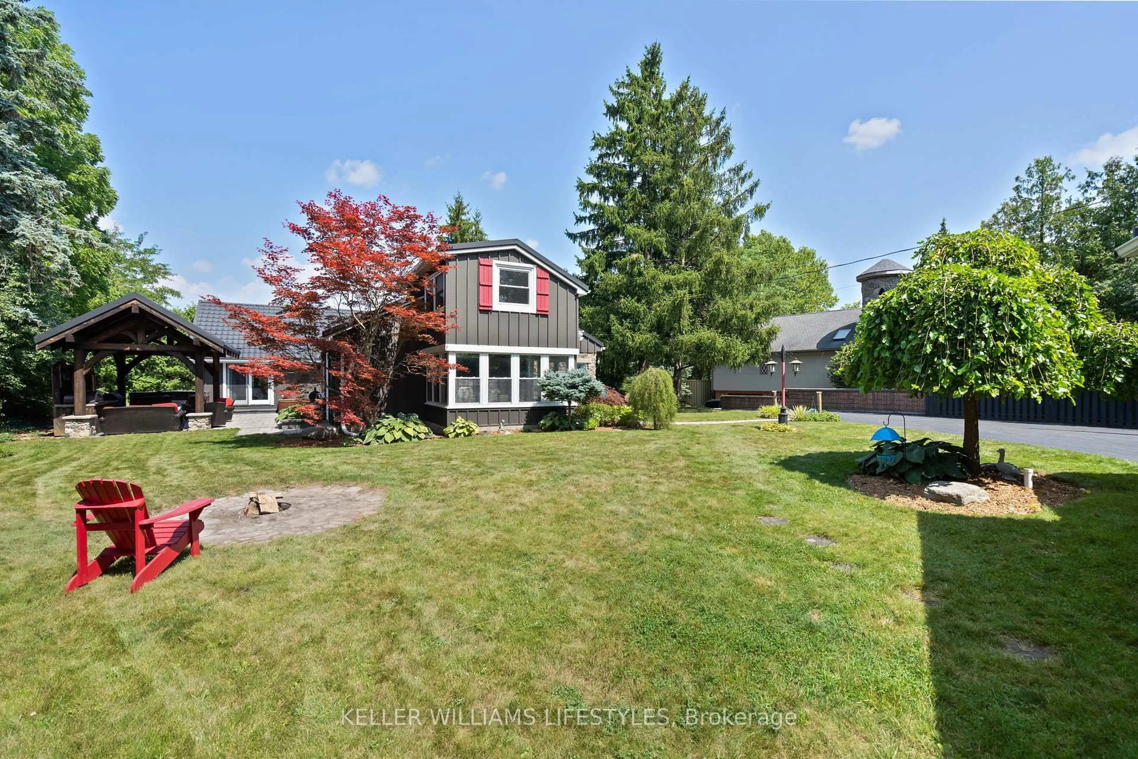 A pic from outside/outdoor area/front of a property/back of a property/a pic from drone, street for 515 Jarvis St, London South Ontario N6K 1X3