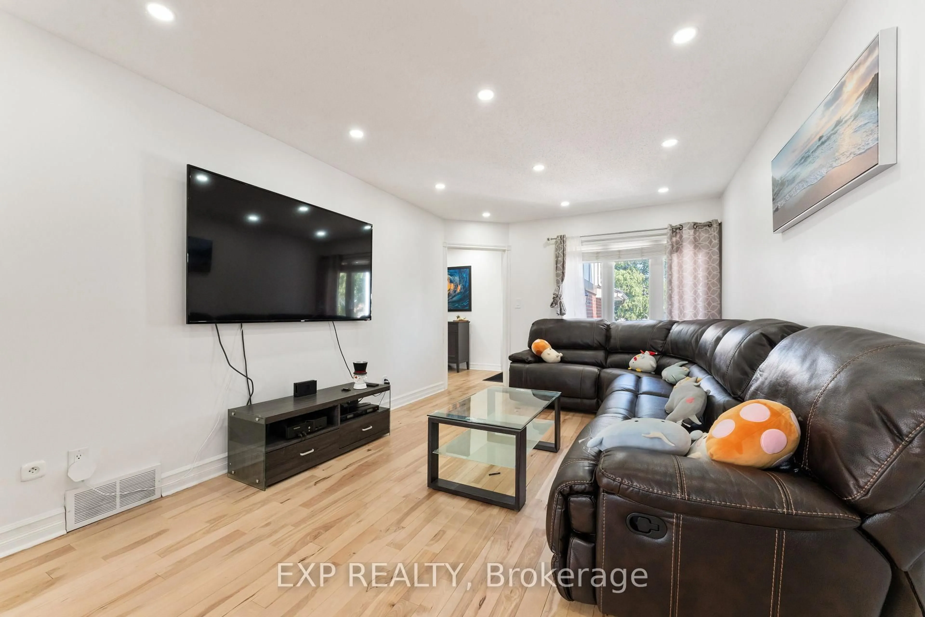 Living room with furniture, wood/laminate floor for 1762 Sunview Dr, Ottawa Ontario K1C 5B2