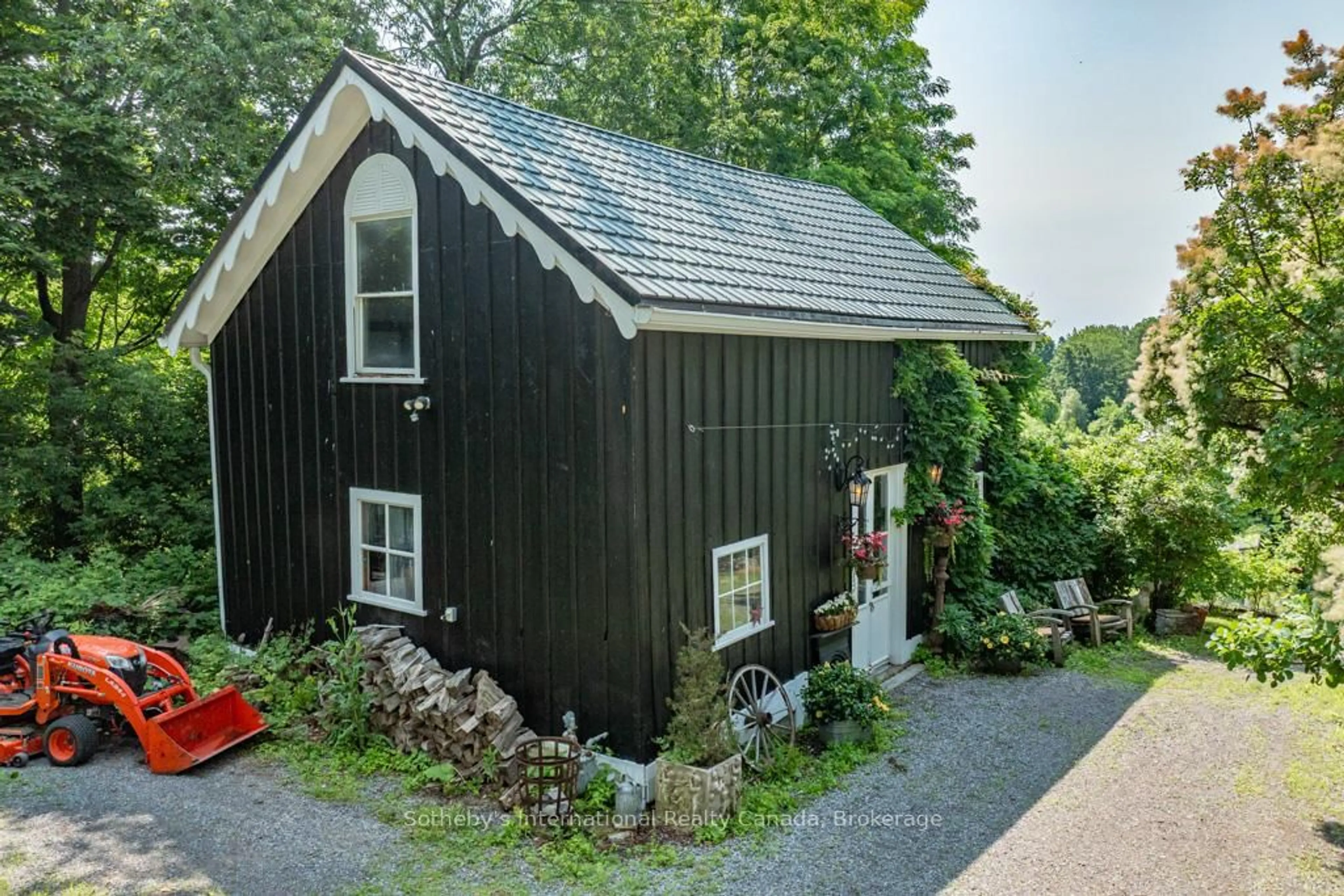 Shed for 22 Hauser Pl, Hamilton Ontario L9H 5E1