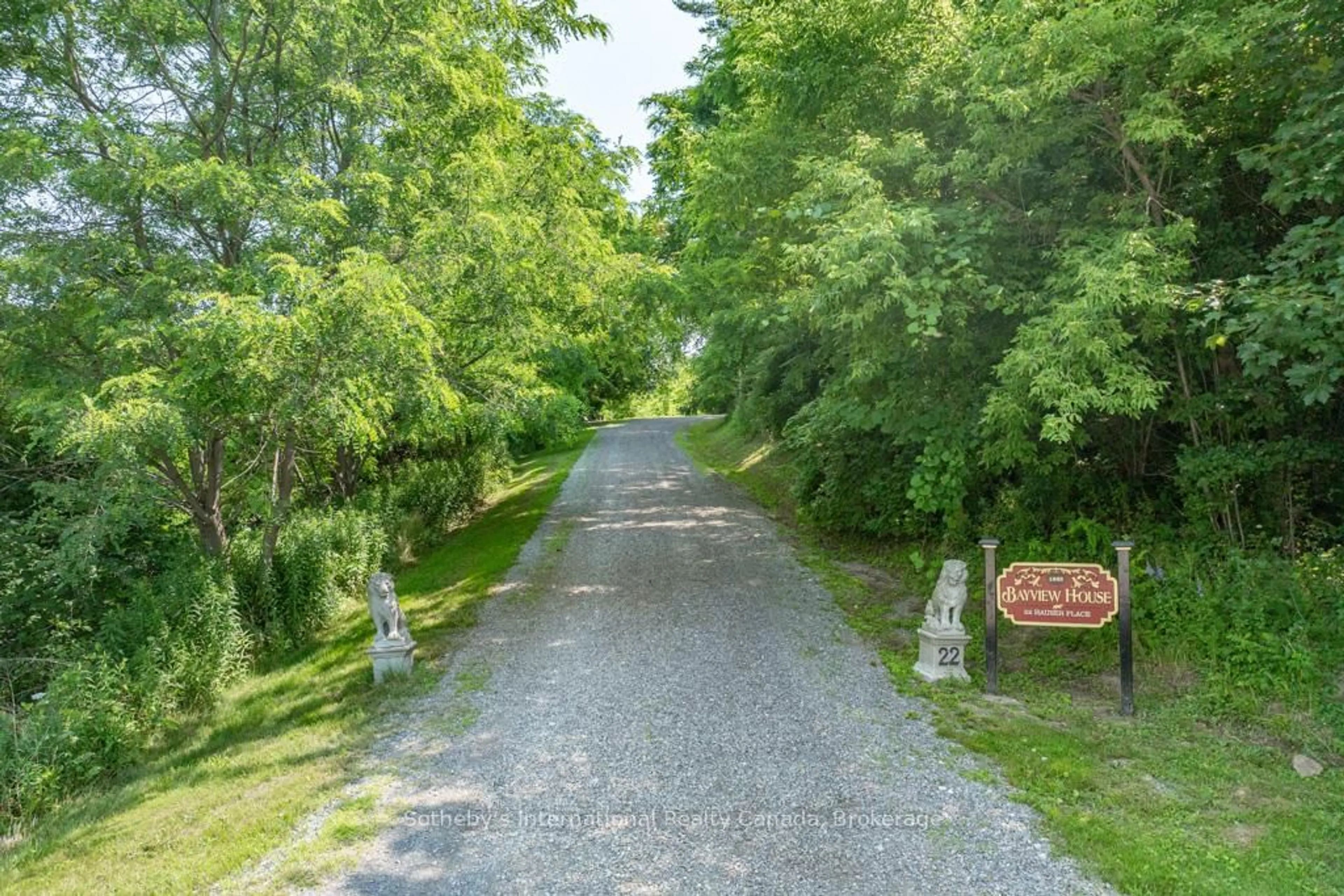 A pic from outside/outdoor area/front of a property/back of a property/a pic from drone, street for 22 Hauser Pl, Hamilton Ontario L9H 5E1