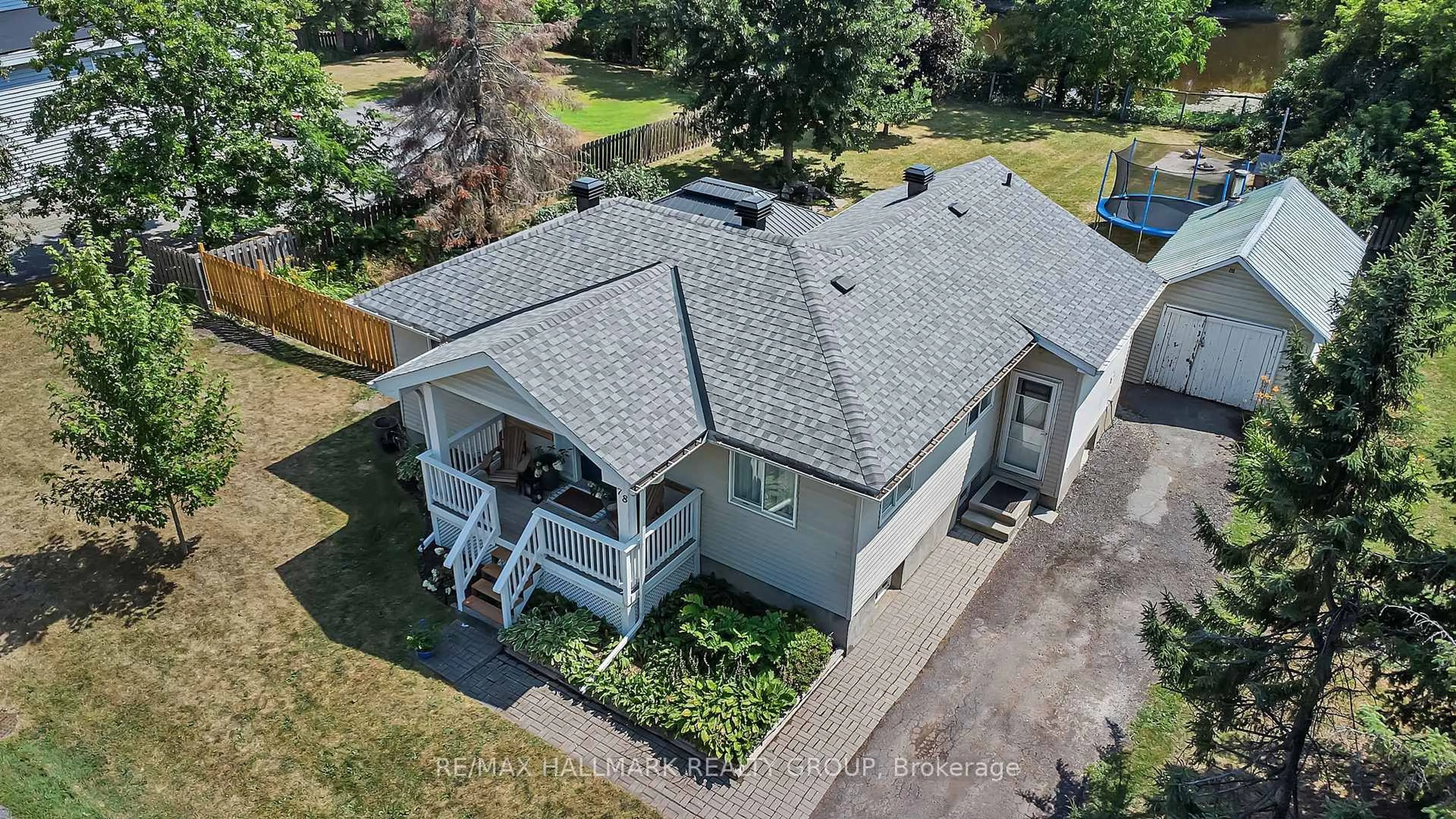 A pic from outside/outdoor area/front of a property/back of a property/a pic from drone, building for 78 Strachan St, Richmond Ontario K0A 2Z0