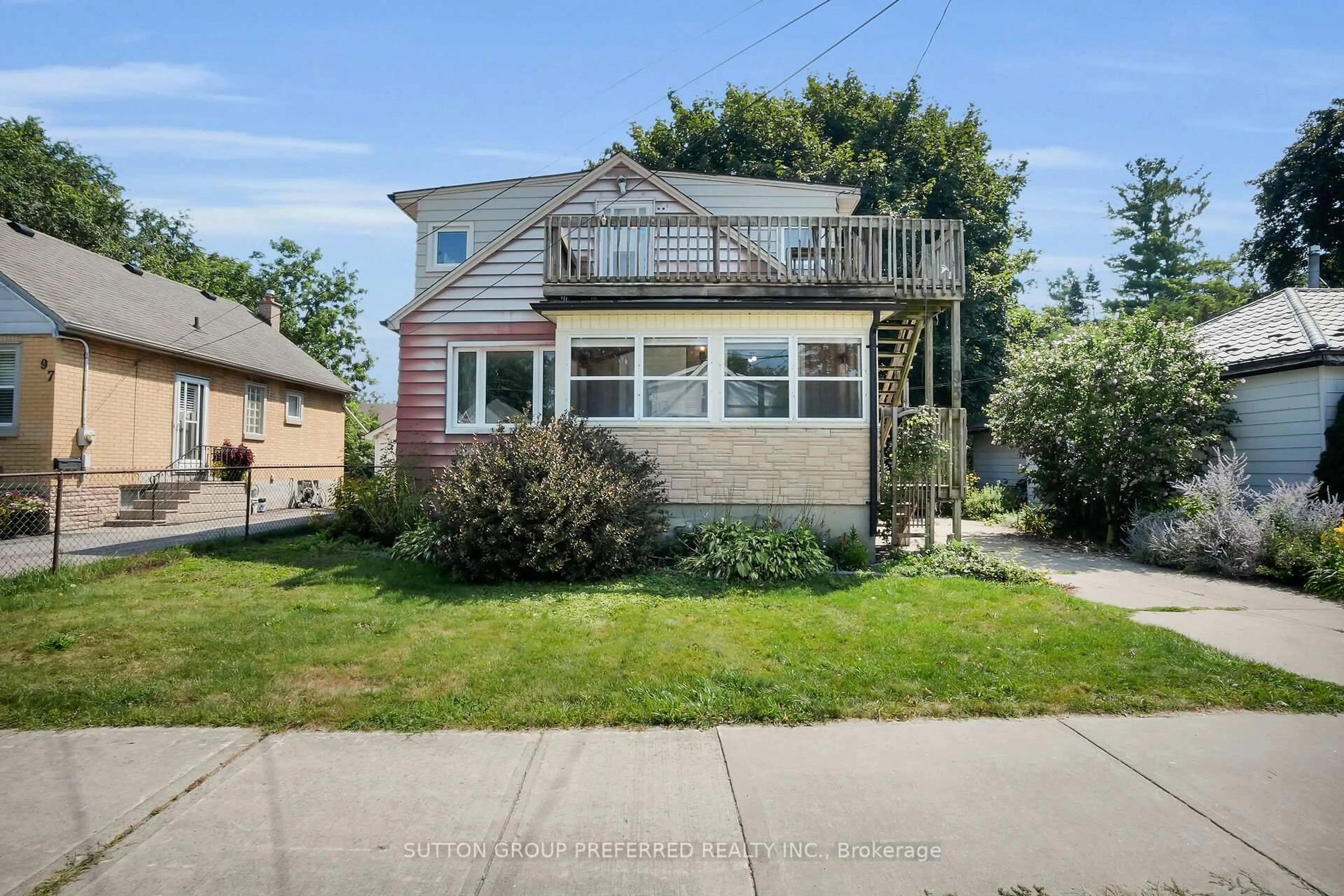Home with vinyl exterior material, street for 95 Albion St, London North Ontario N6H 1Z1