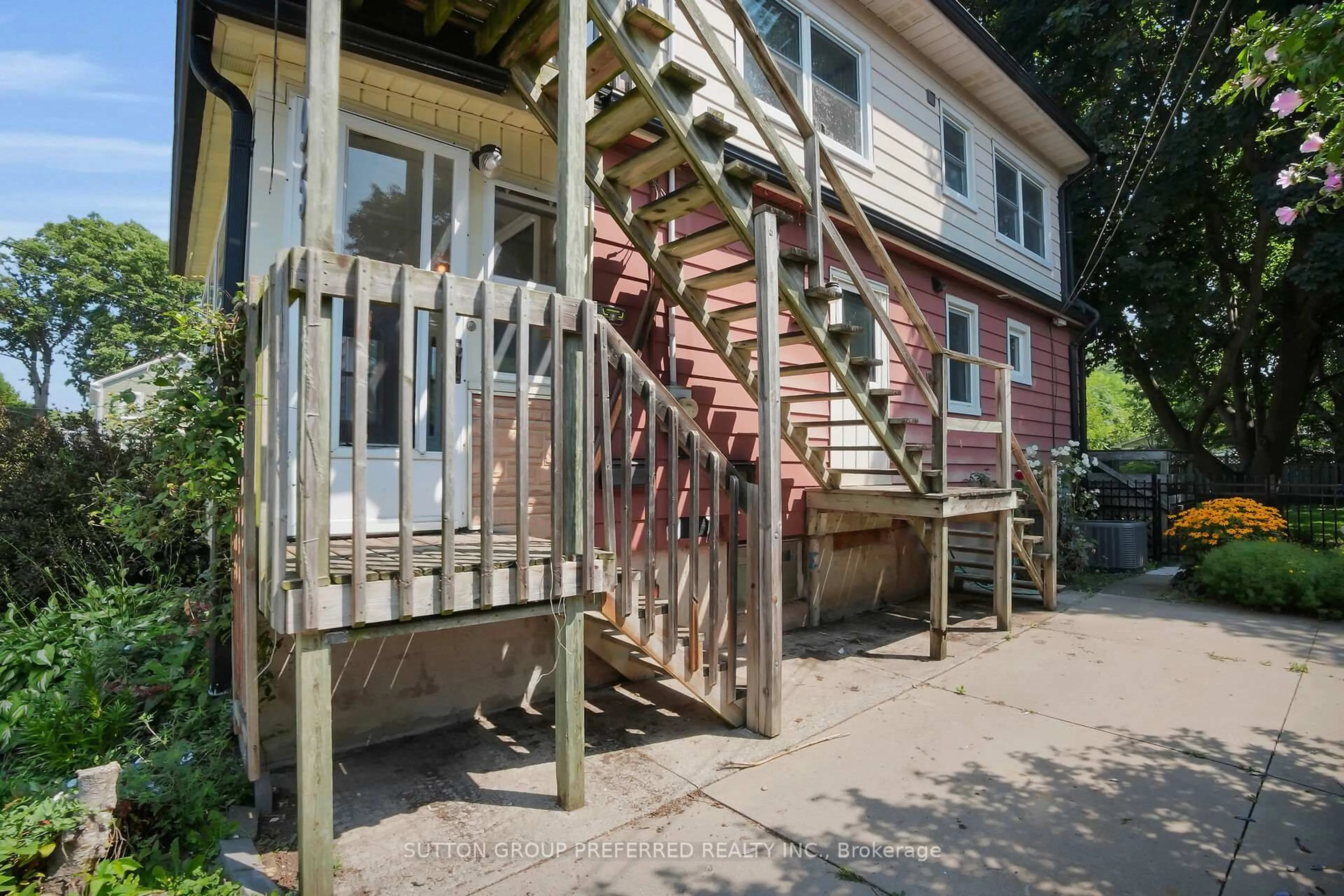 Patio, street for 95 Albion St, London North Ontario N6H 1Z1