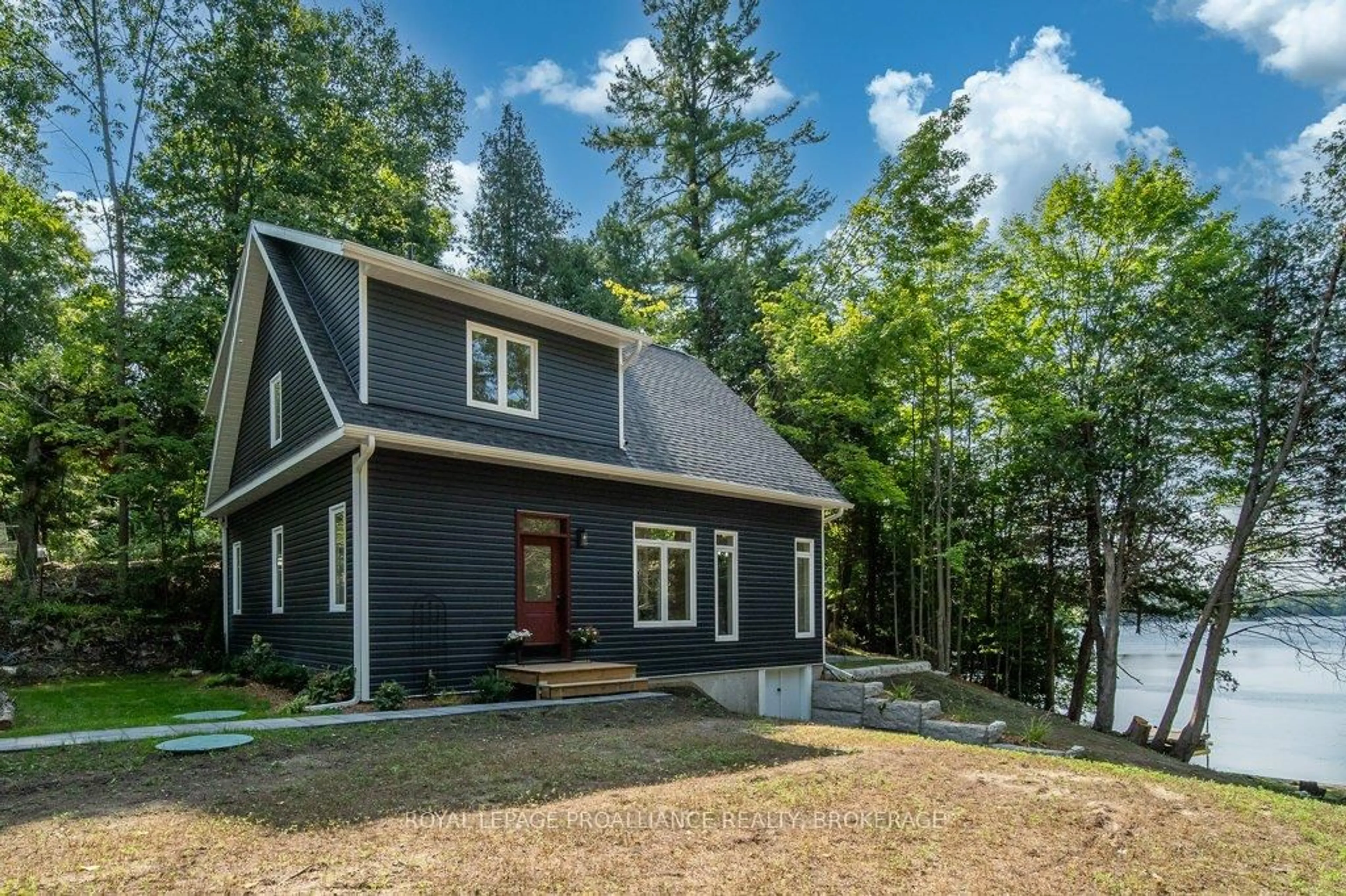 Home with vinyl exterior material, water/lake/river/ocean view for 2073 Hambly Lane, Hartington Ontario K0H 1W0