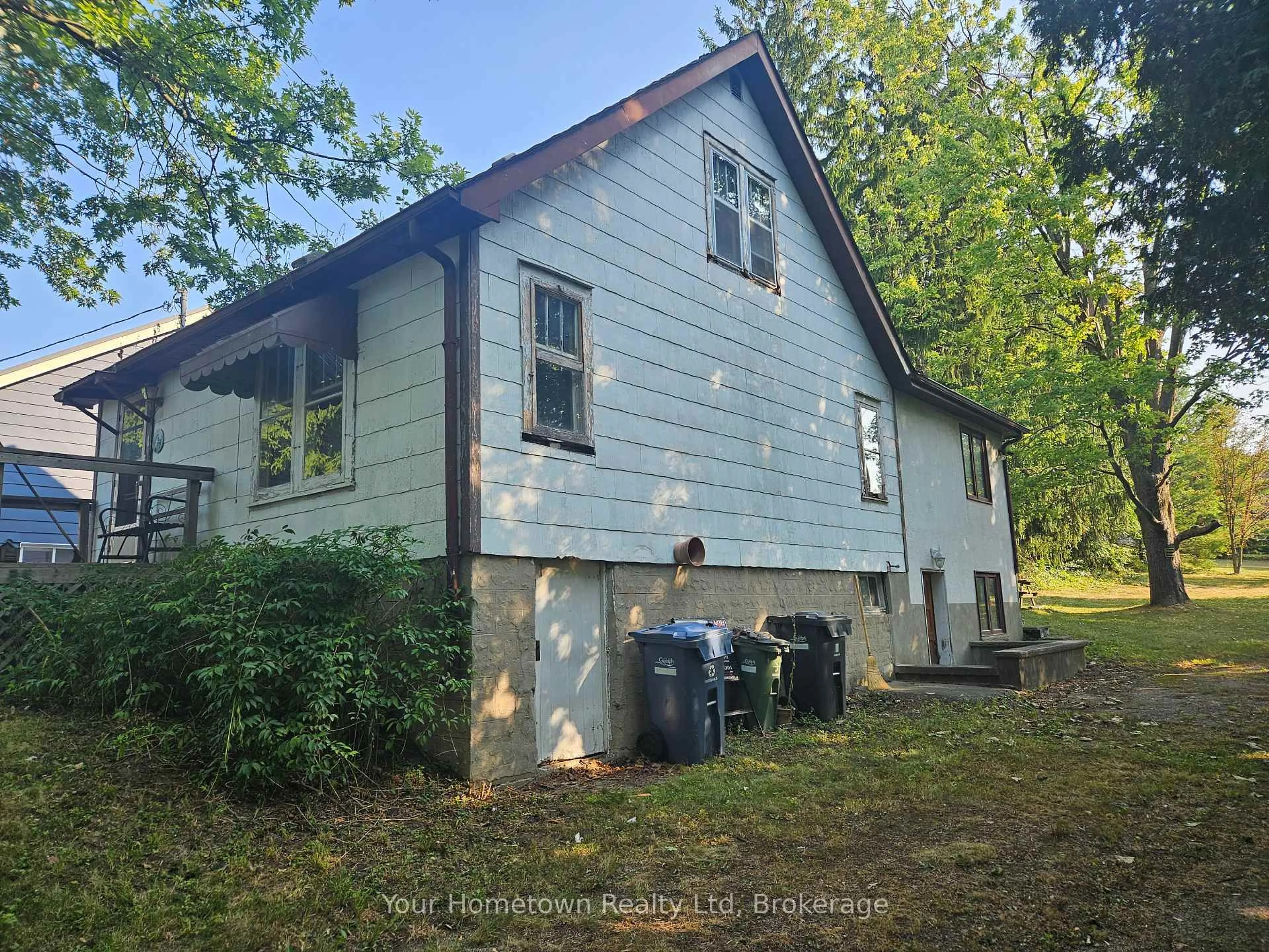 A pic from outside/outdoor area/front of a property/back of a property/a pic from drone, building for 1 Hardy St, Guelph Ontario N1E 5G4