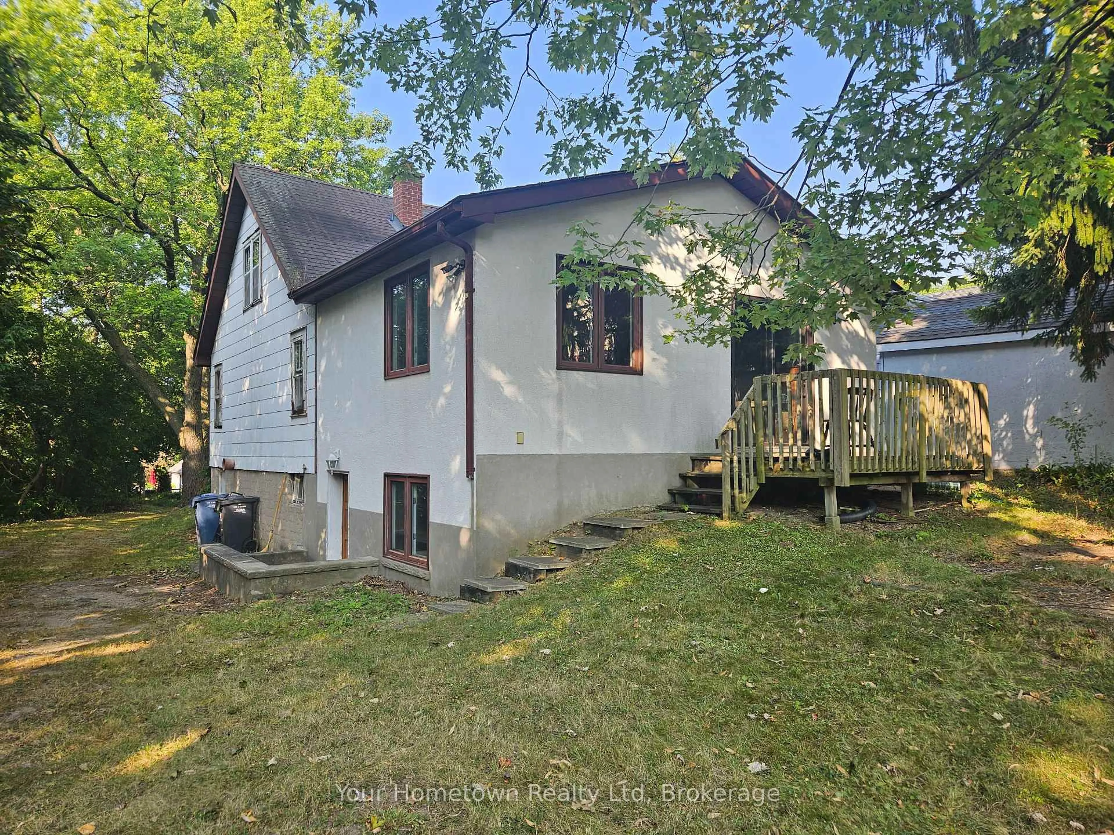 A pic from outside/outdoor area/front of a property/back of a property/a pic from drone, street for 1 Hardy St, Guelph Ontario N1E 5G4