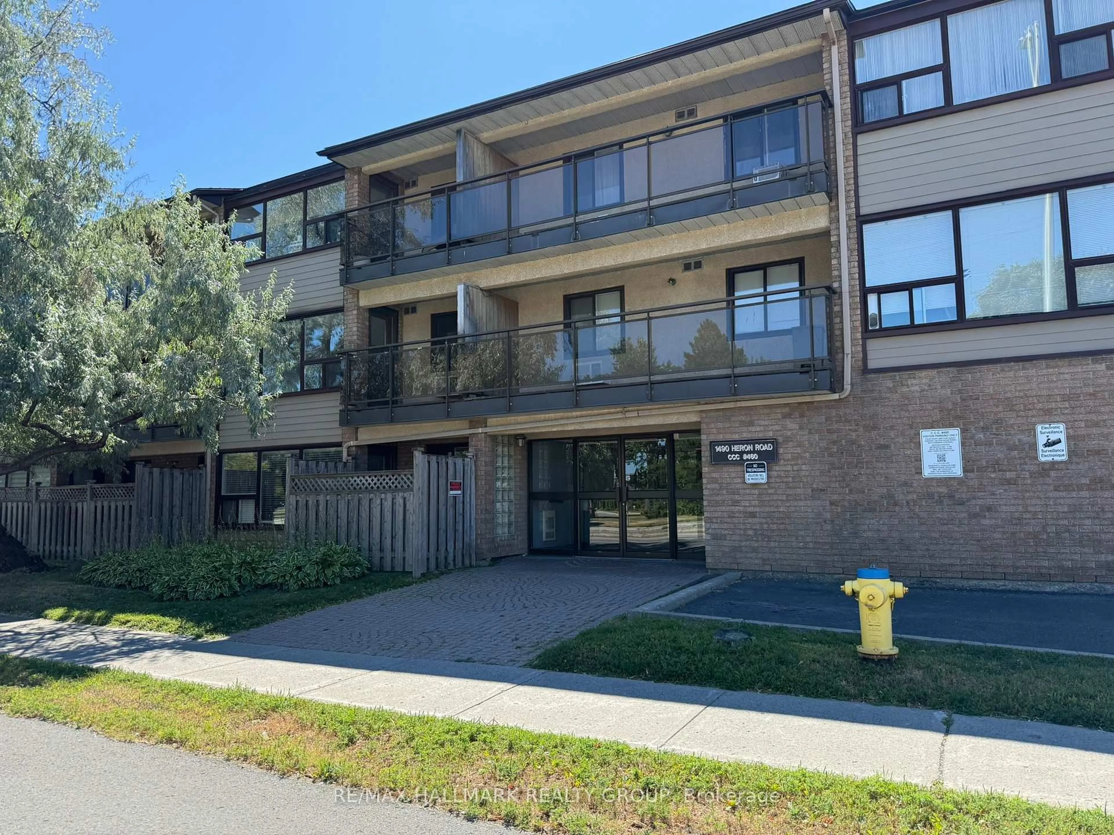 A pic from outside/outdoor area/front of a property/back of a property/a pic from drone, unknown for 1490 Heron Rd #202, Ottawa Ontario K1V 6A5