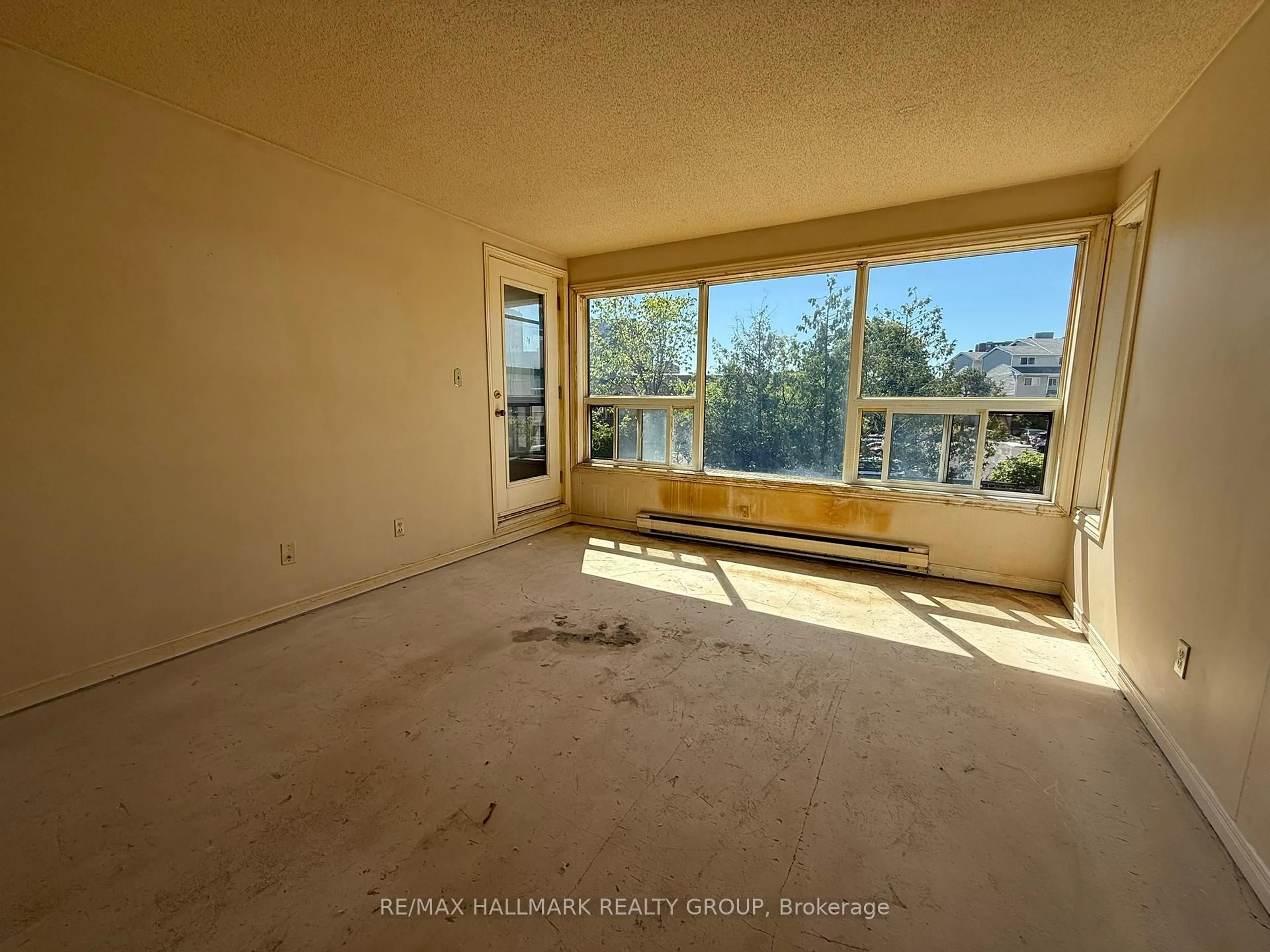 A pic of a room for 1490 Heron Rd #202, Ottawa Ontario K1V 6A5