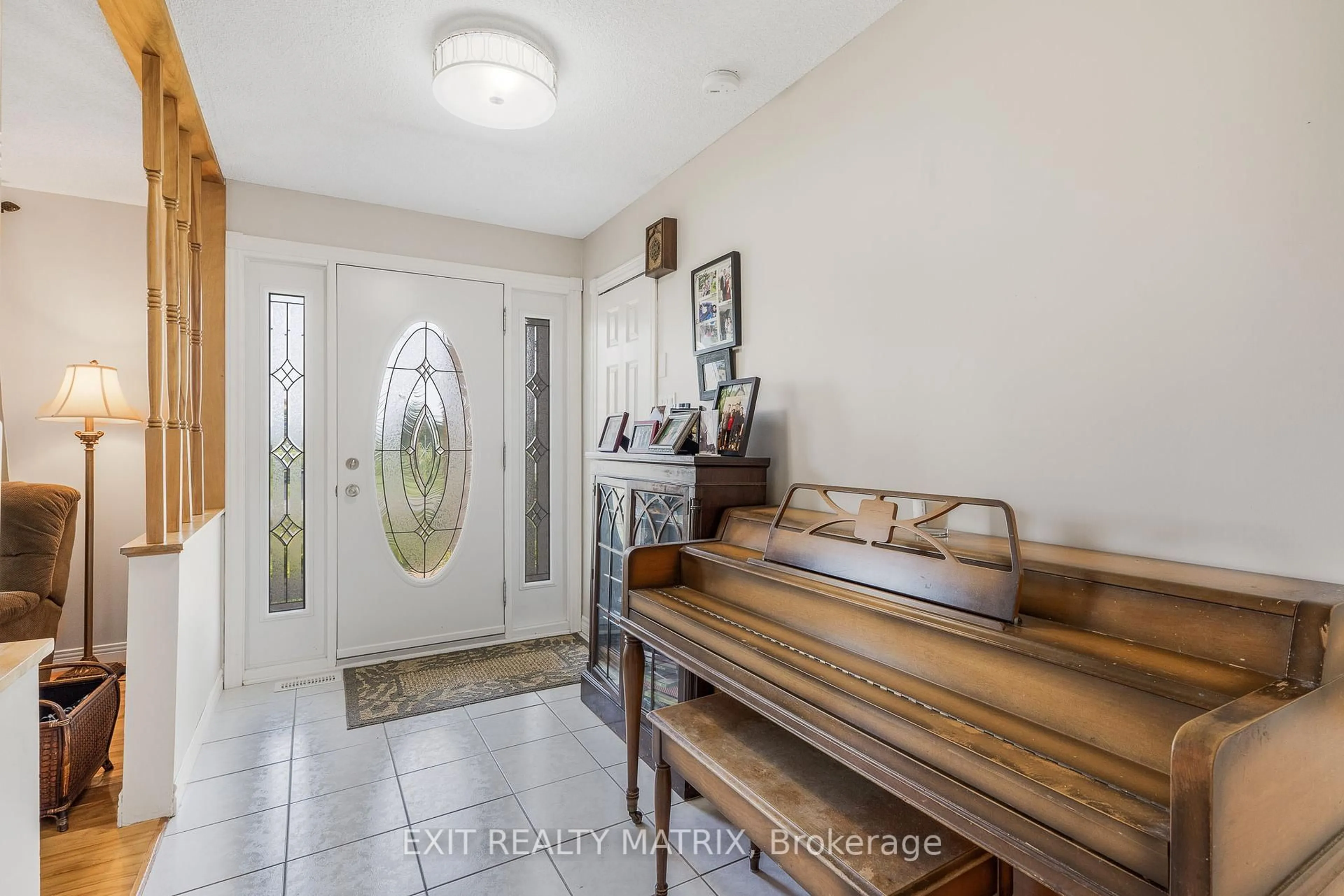 Indoor entryway for 1624 Ste-Anne Rd, Champlain Ontario K0B 1K0