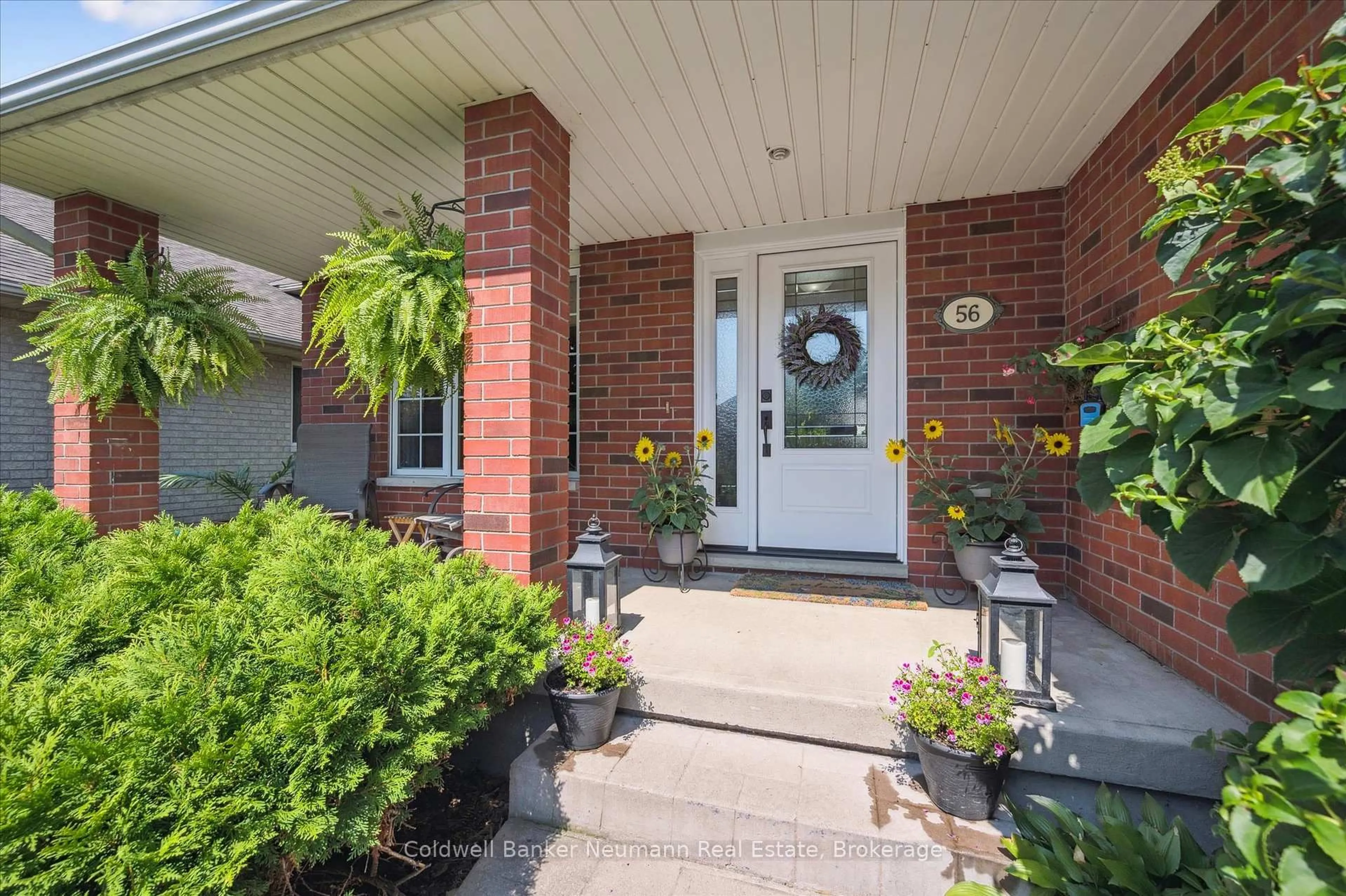 Indoor entryway for 56 Hayward Cres, Guelph Ontario N1G 5A3