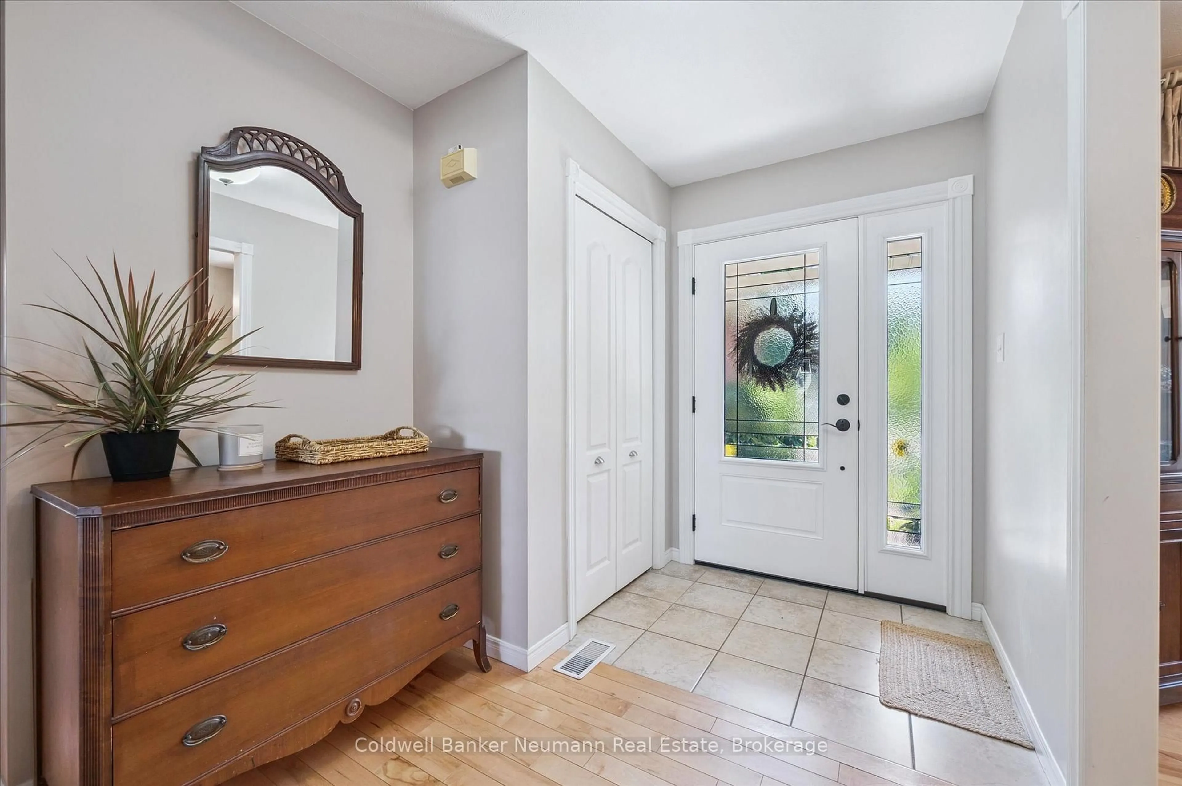 Indoor entryway for 56 Hayward Cres, Guelph Ontario N1G 5A3