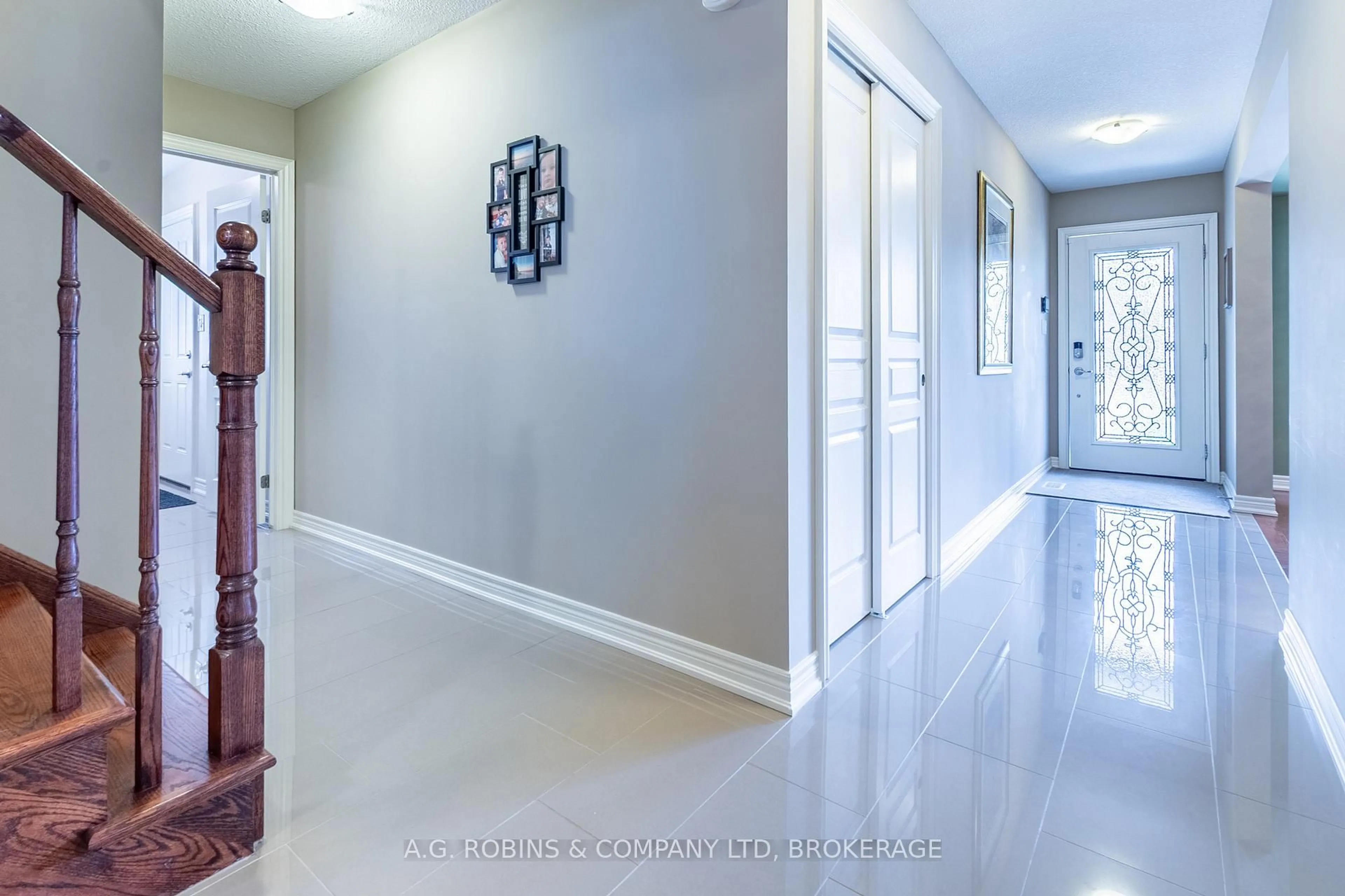 Indoor entryway for 103 Tuliptree Rd, Thorold Ontario L2V 0A5