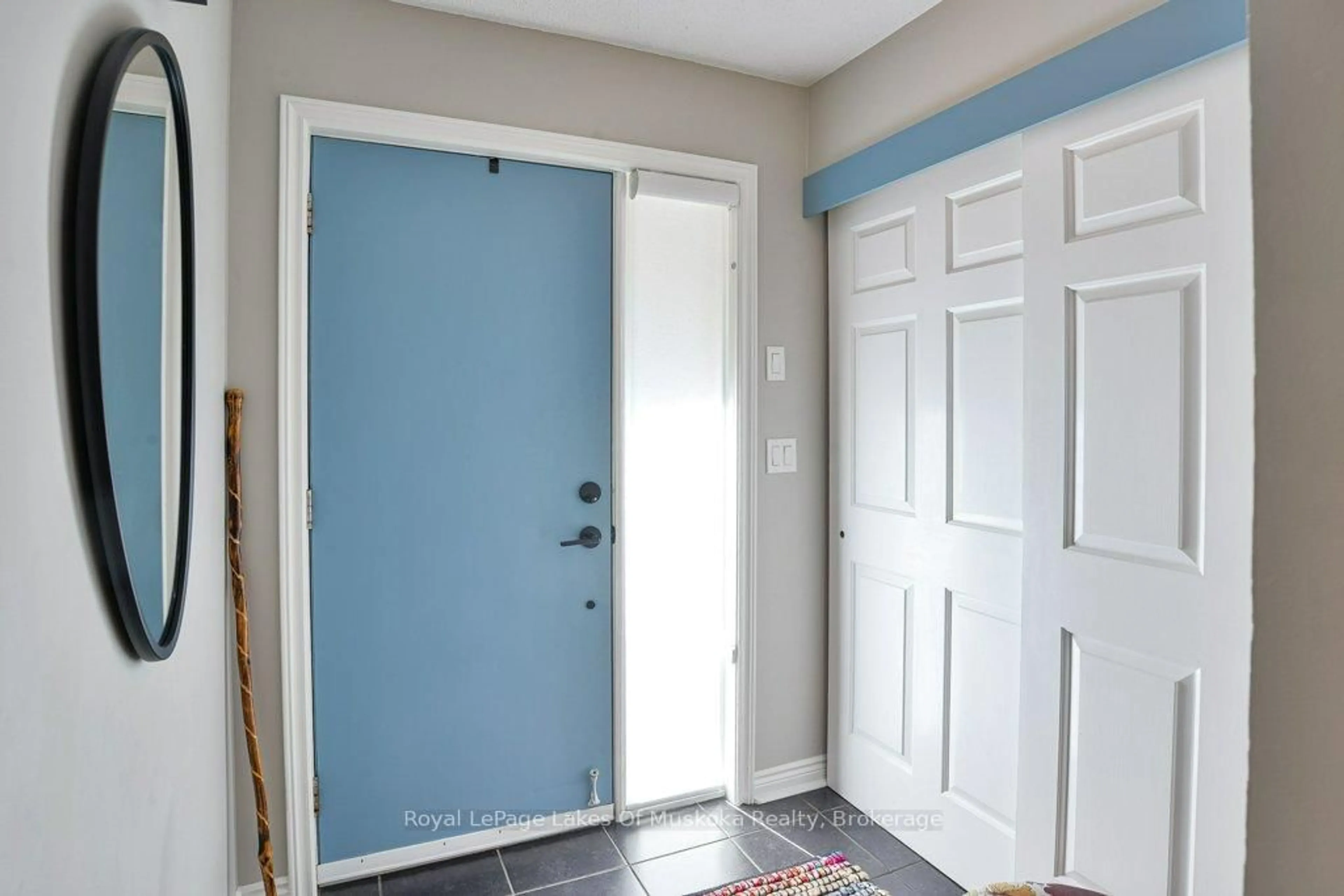 Indoor entryway for 87 Southbank Dr, Bracebridge Ontario P1L 1G2