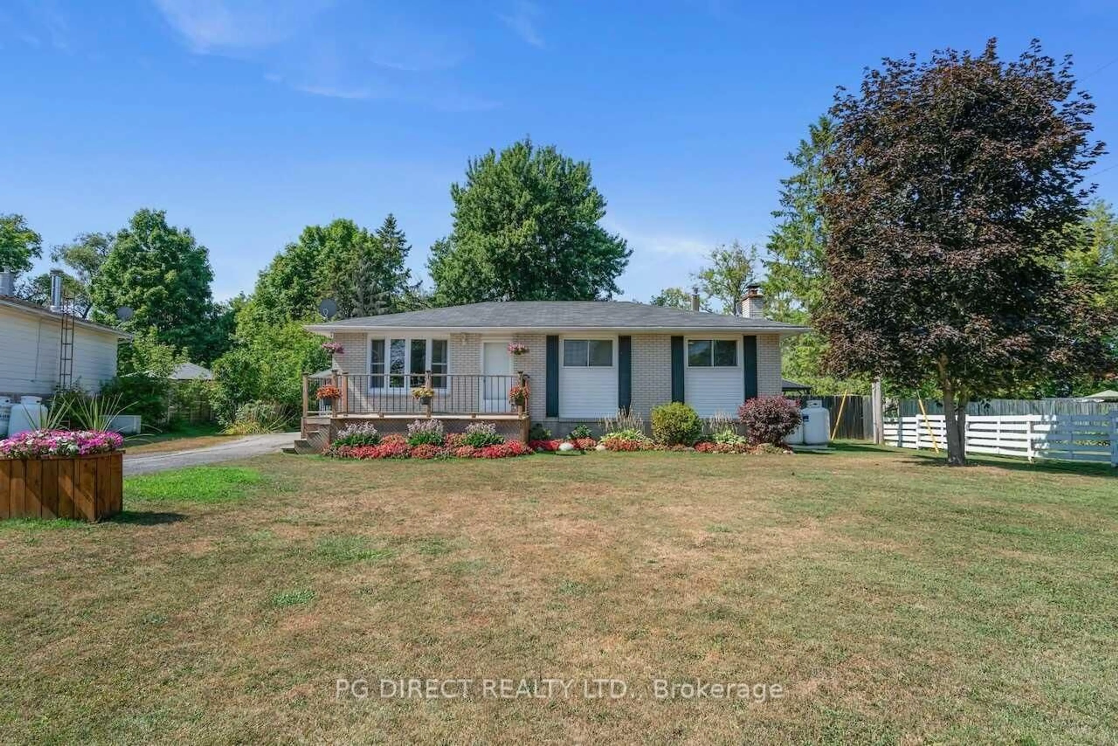 Home with vinyl exterior material, street for 2802 Myrtle Pl, Elizabethtown-Kitley Ontario K6V 5T2