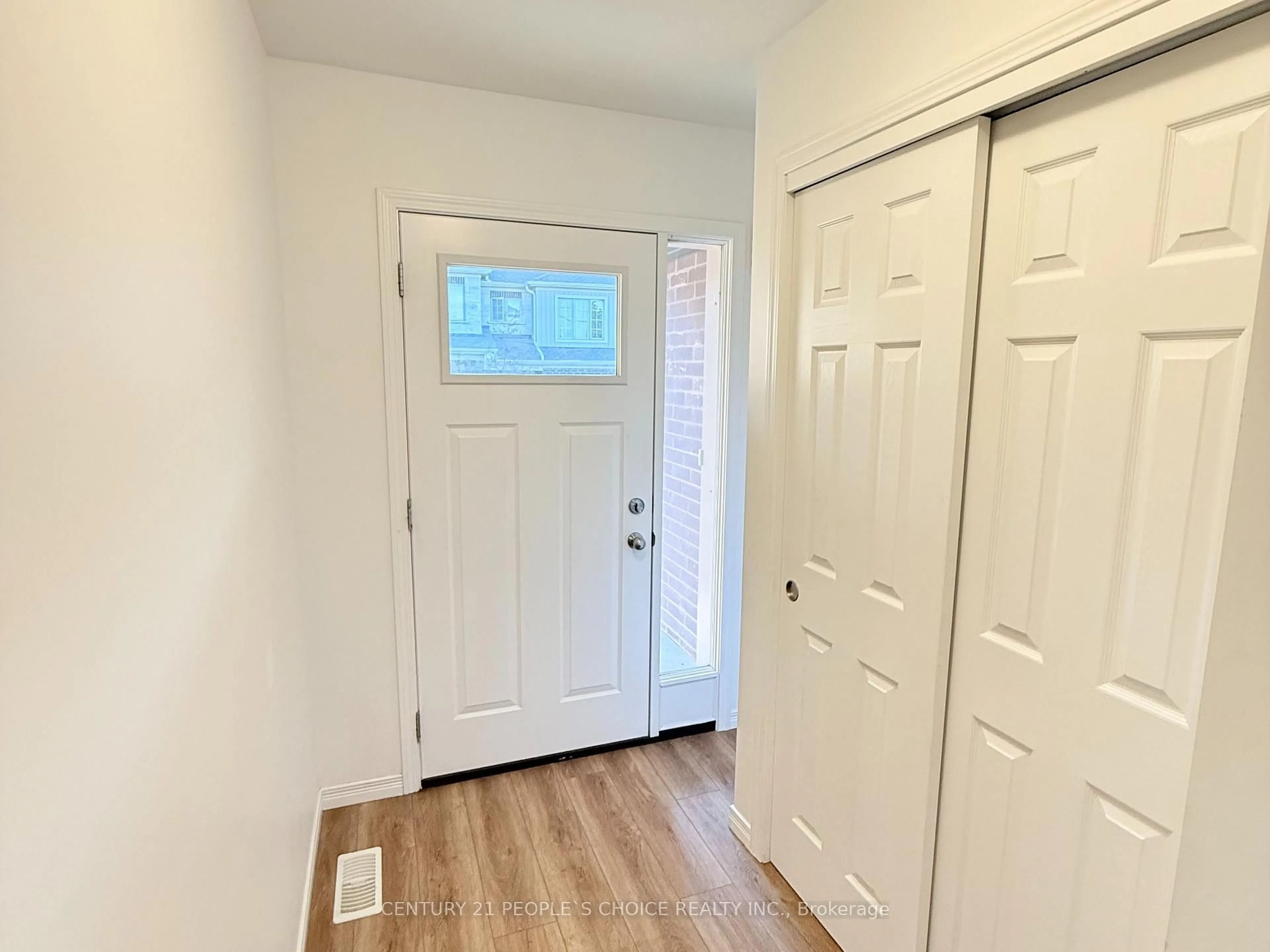 Indoor entryway for 8 West mill St, North Dumfries Ontario N0B 1E0