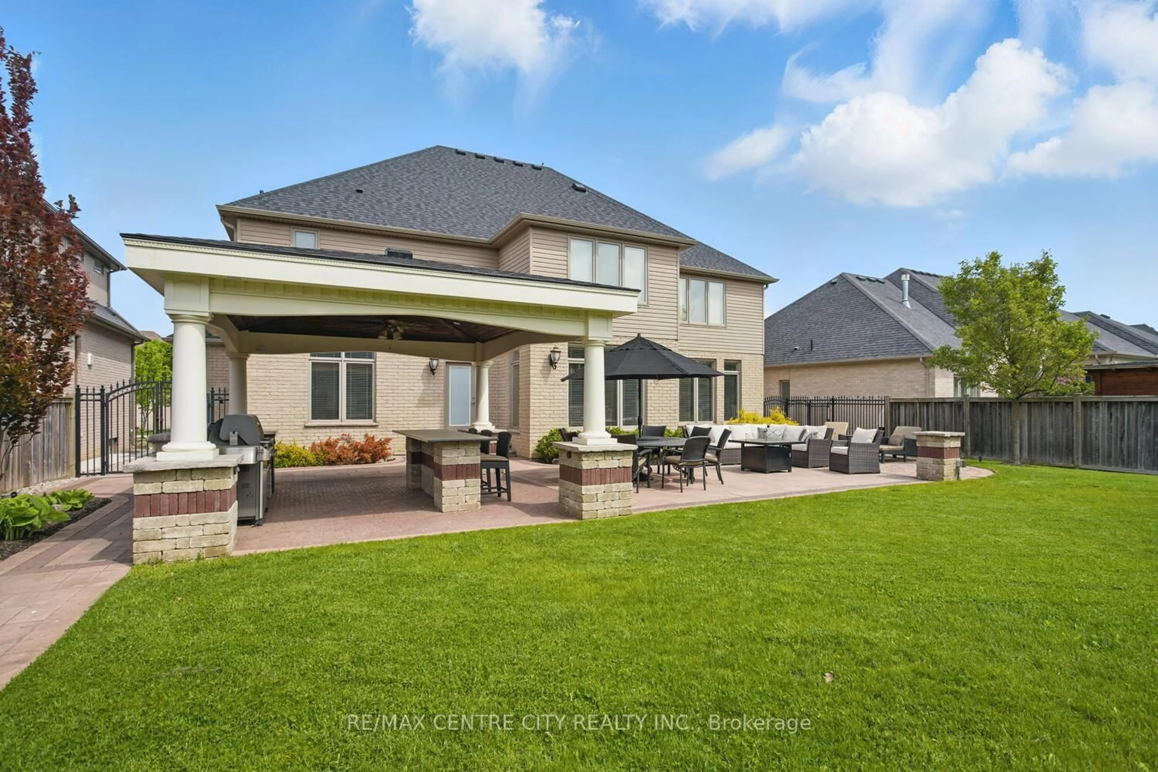 Patio, street for 458 Eagletrace Dr, London North Ontario N6G 0E7