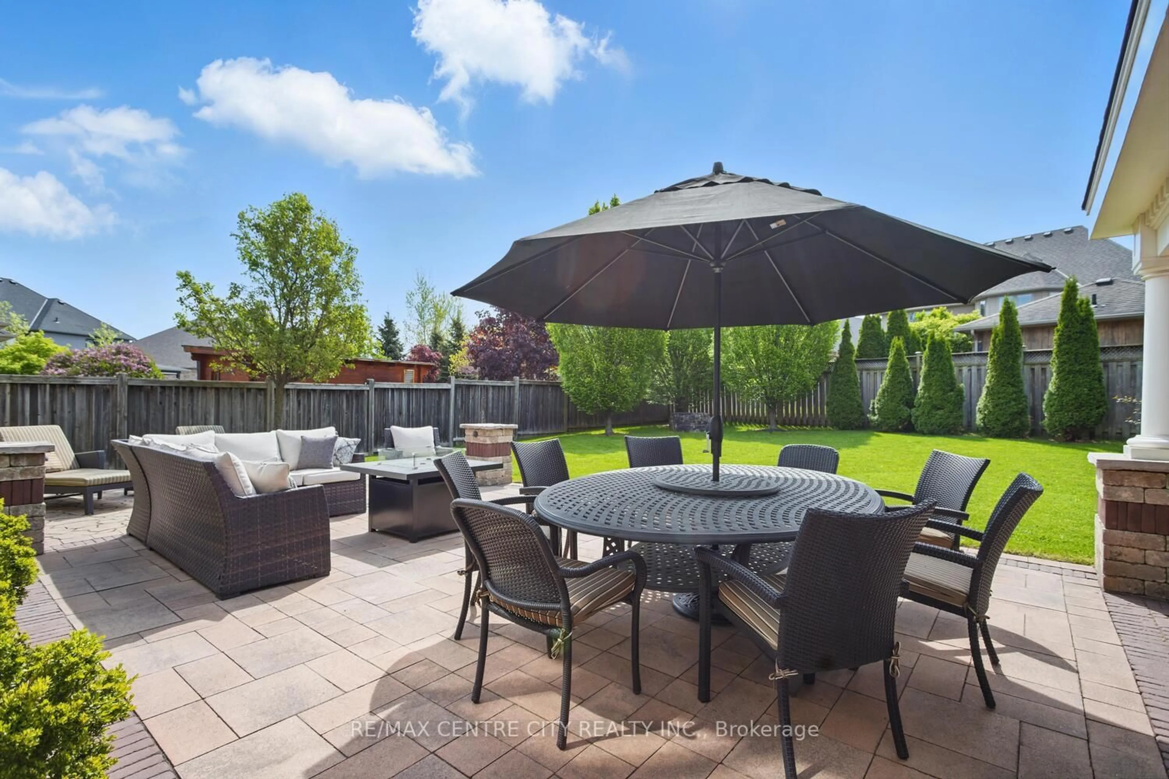 Patio, street for 458 Eagletrace Dr, London North Ontario N6G 0E7