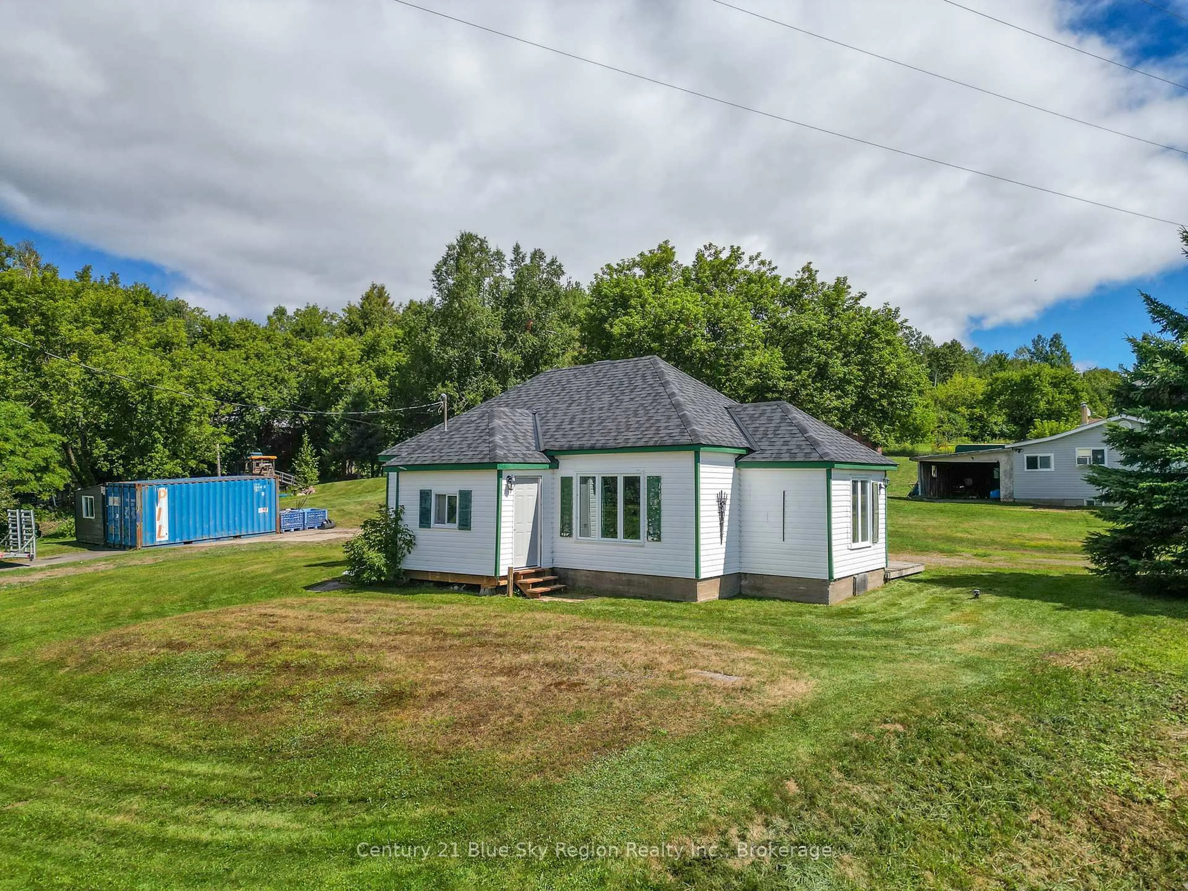 A pic from outside/outdoor area/front of a property/back of a property/a pic from drone, building for 101 Boisvert St, Bonfield Ontario P0H 1E0