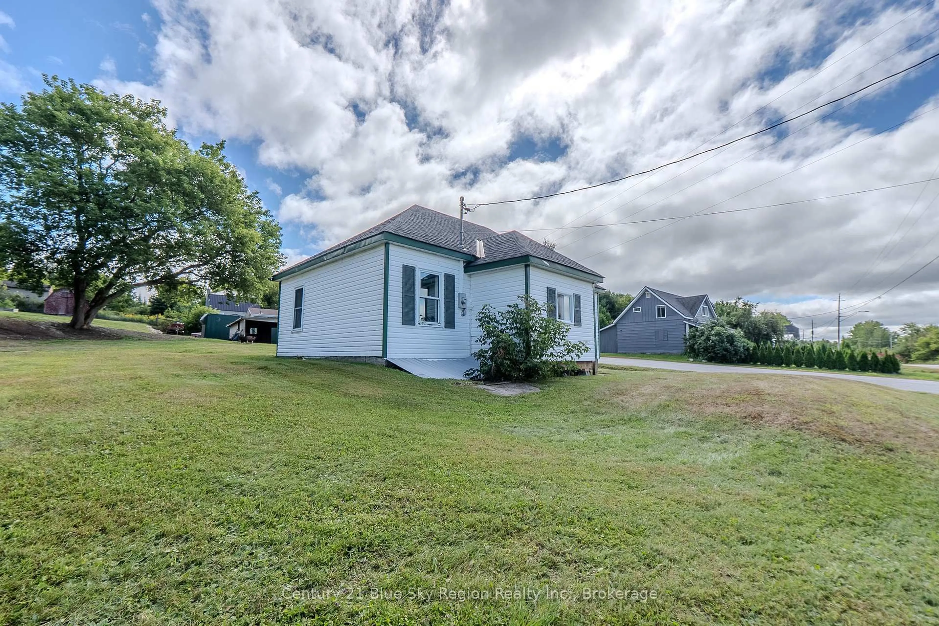 A pic from outside/outdoor area/front of a property/back of a property/a pic from drone, unknown for 101 Boisvert St, Bonfield Ontario P0H 1E0