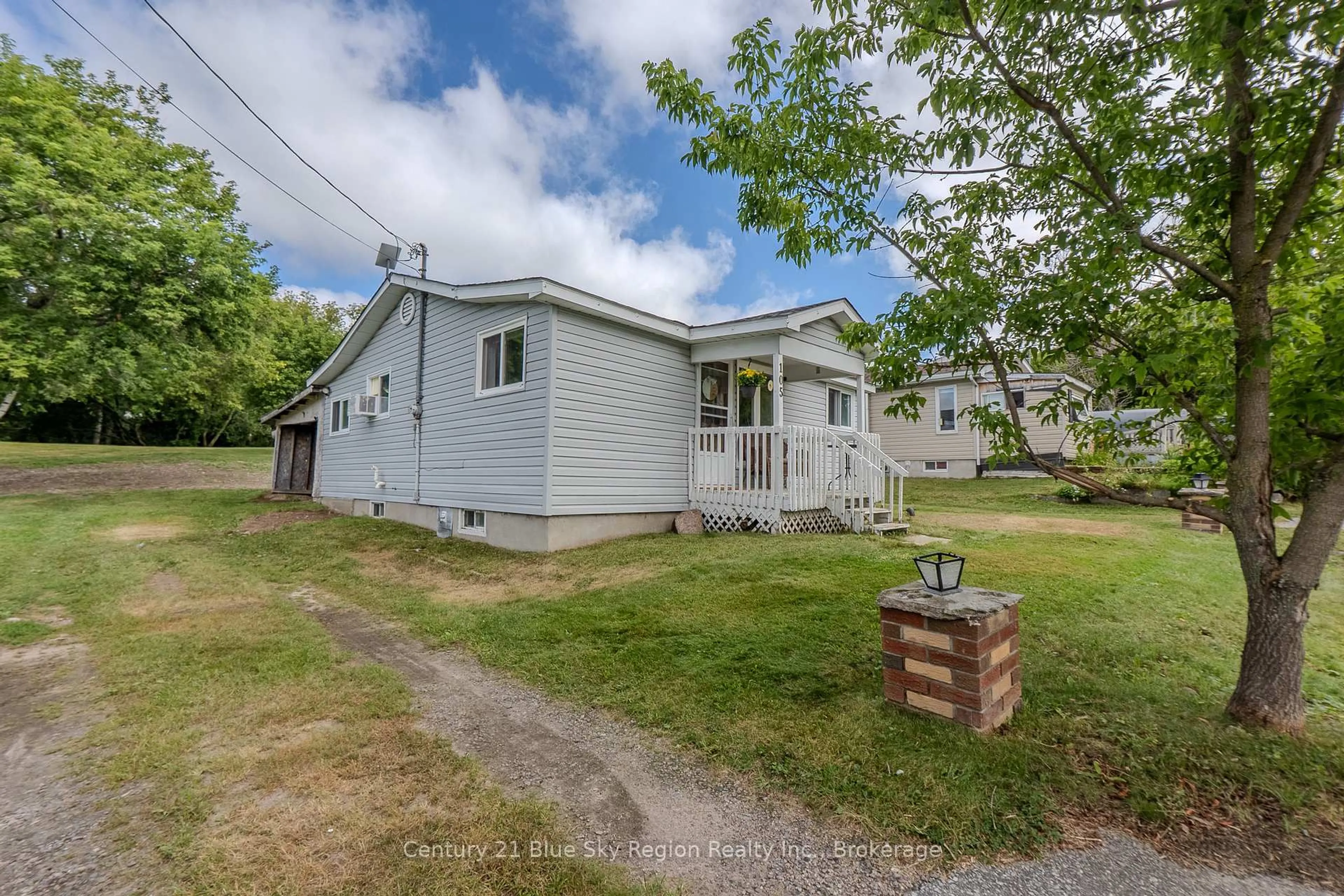 A pic from outside/outdoor area/front of a property/back of a property/a pic from drone, street for 105 Boisvert St, Bonfield Ontario P0H 1E0