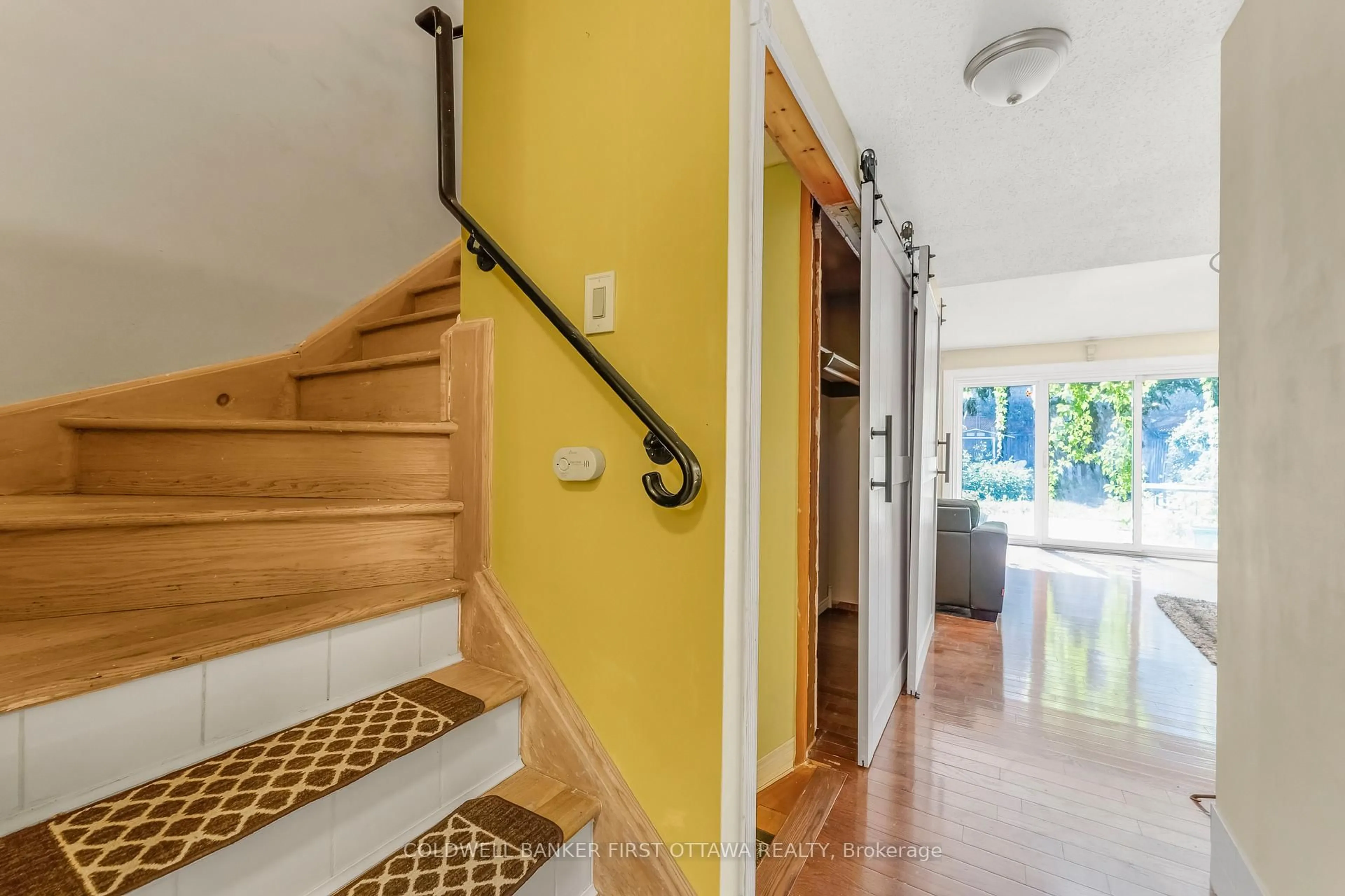 Unknown for 22 Monterey Dr, Ottawa Ontario K2H 7A6
