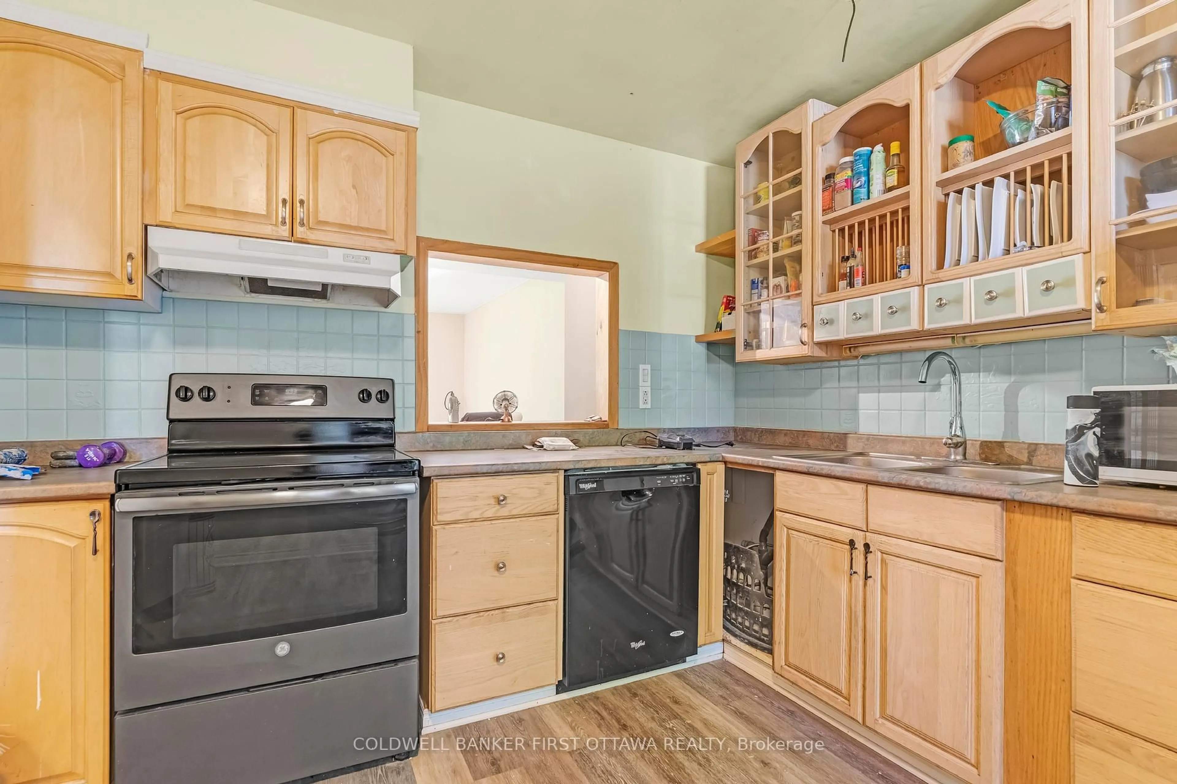 Standard kitchen, unknown for 22 Monterey Dr, Ottawa Ontario K2H 7A6