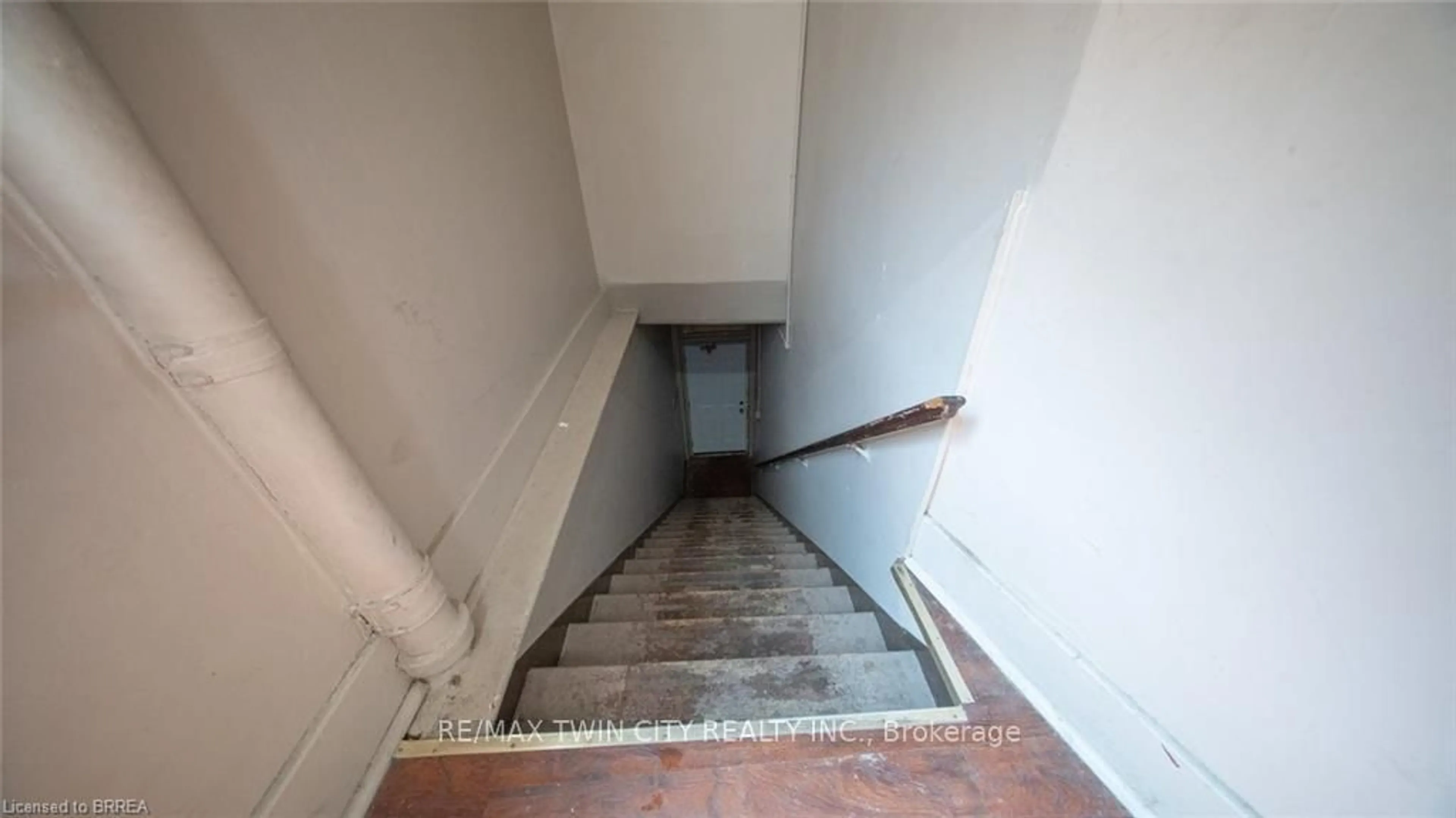 Stairs for 175 Market St, Brantford Ontario N3T 3A6
